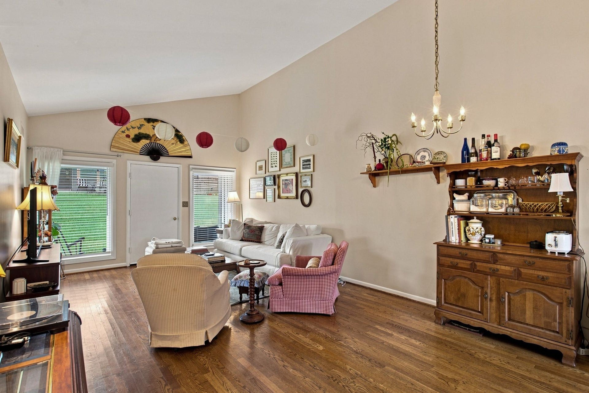 1900 Richard Jones Rd, #N3, Nashville, TN 37215 The Living Room/Dining Room combination has lots of natural light and a vaulted ceiling