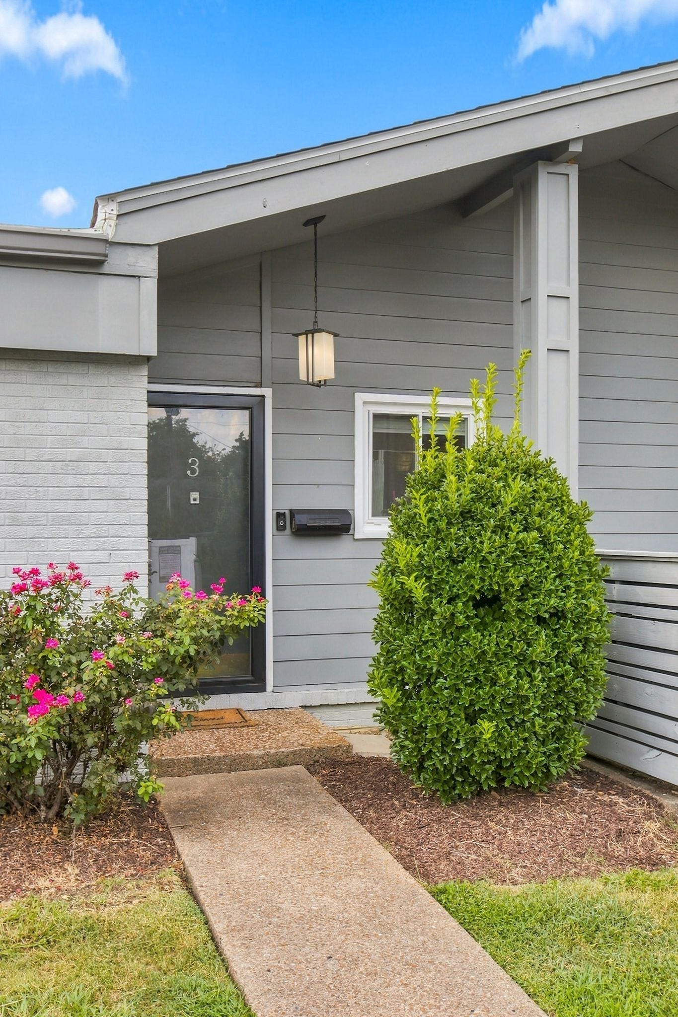1900 Richard Jones Rd, #N3, Nashville, TN 37215 This unit is tucked away in a very private and quiet section