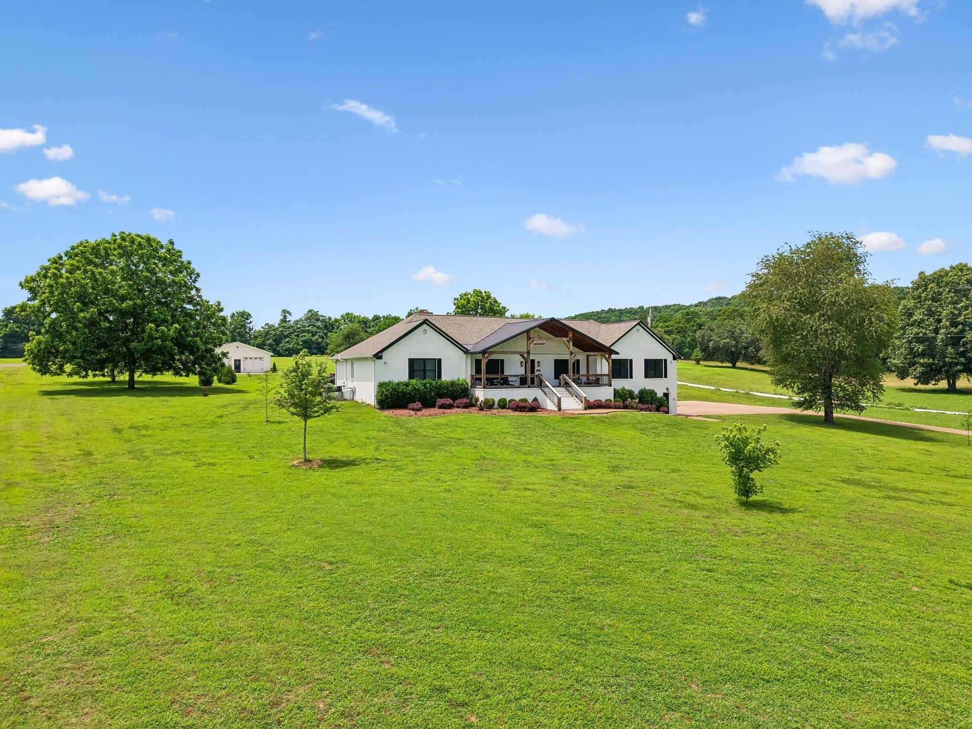 1930 Rock Springs Rd, Columbia, TN 38401 1930 Rock Springs Rd, Columbia, TN 38401