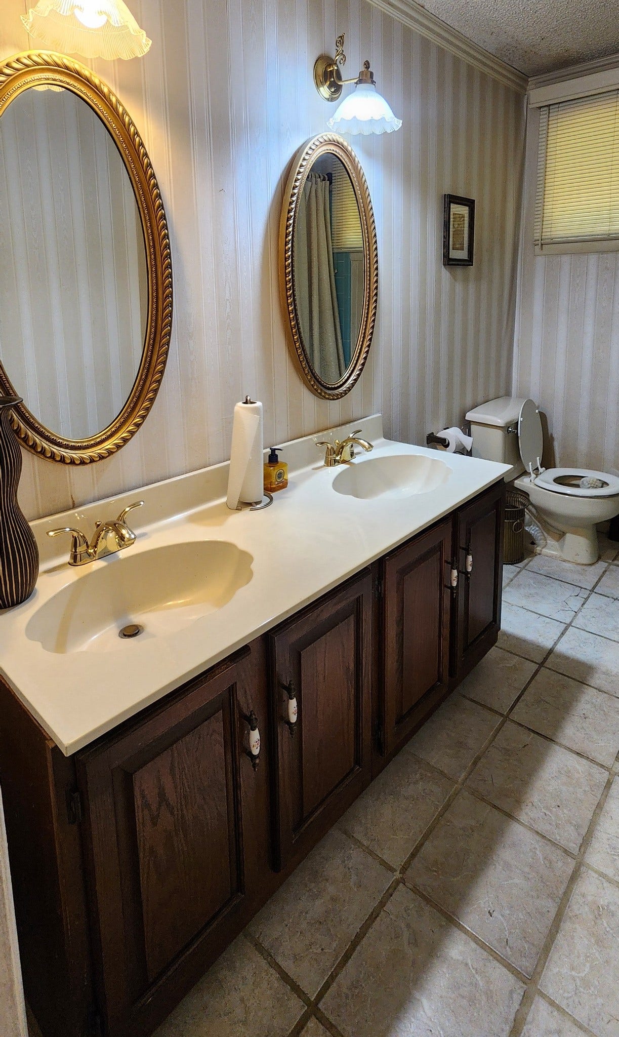 4321 Setters Rd, Nashville, TN 37218 Secondary Bathroom