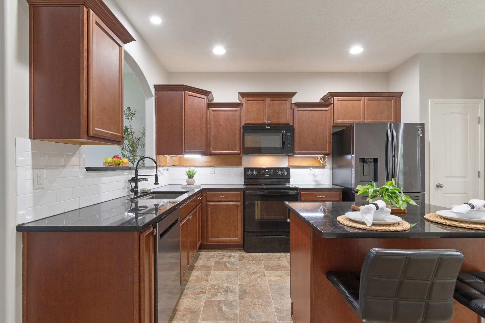 1504 Halverson Dr, Murfreesboro, TN 37128 Generously sized kitchen.