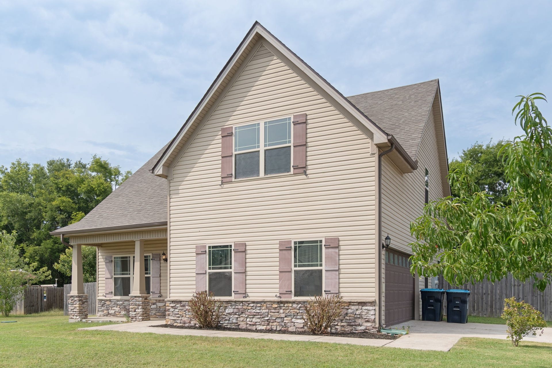1504 Halverson Dr, Murfreesboro, TN 37128 Lovely single family home with NO HOA!!