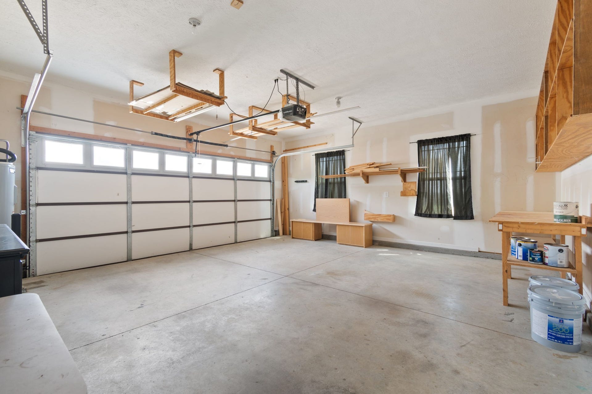 1504 Halverson Dr, Murfreesboro, TN 37128 2 car garage