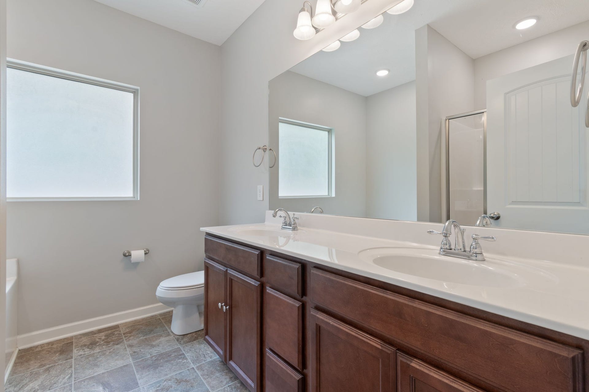 1504 Halverson Dr, Murfreesboro, TN 37128 Primary bath with double vanity