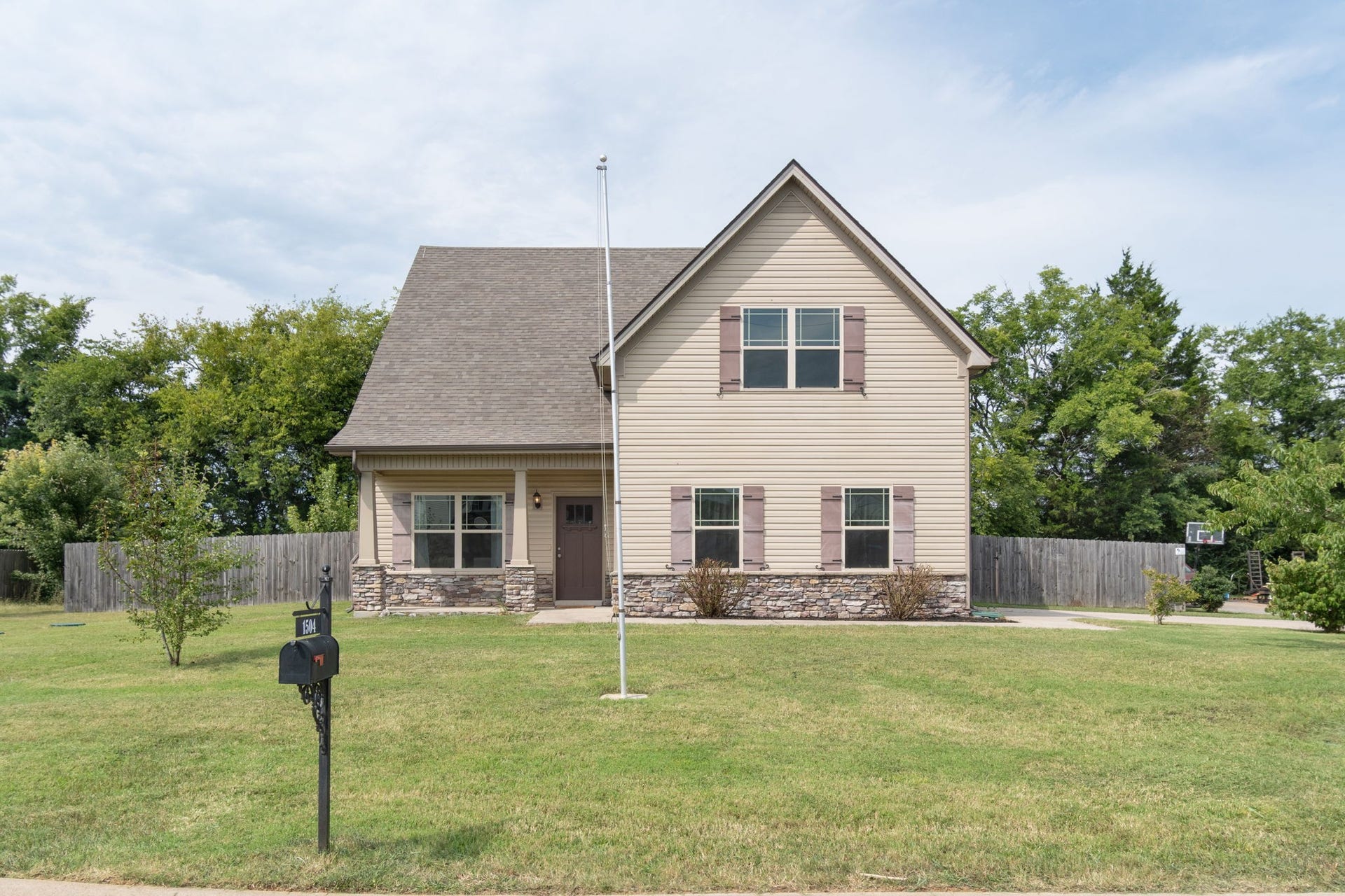 1504 Halverson Dr, Murfreesboro, TN 37128 1504 Halverson Dr in Waldron Farms. Located on a private cul-de-sac