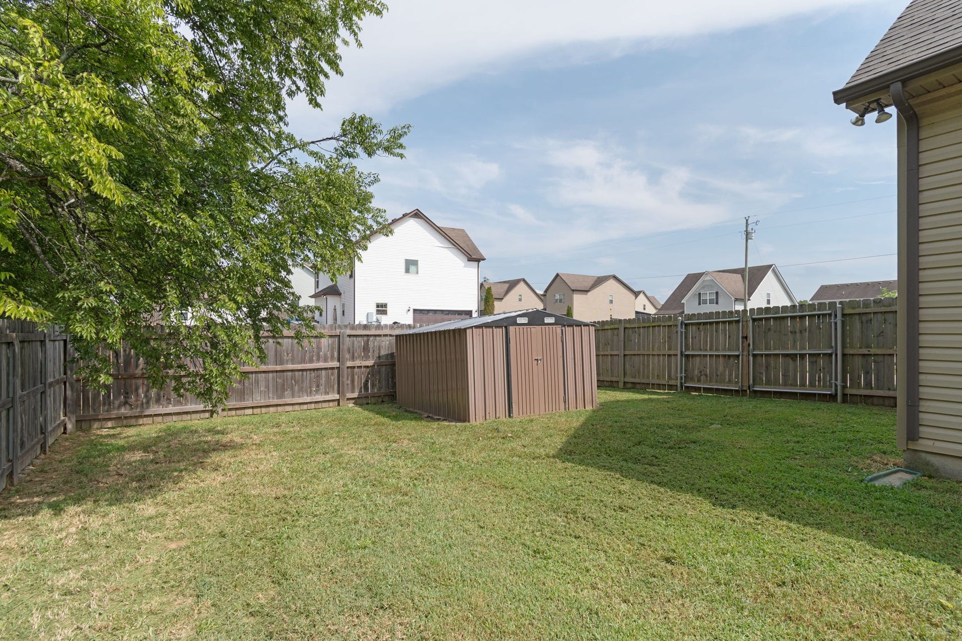 1504 Halverson Dr, Murfreesboro, TN 37128 Storage shed remains