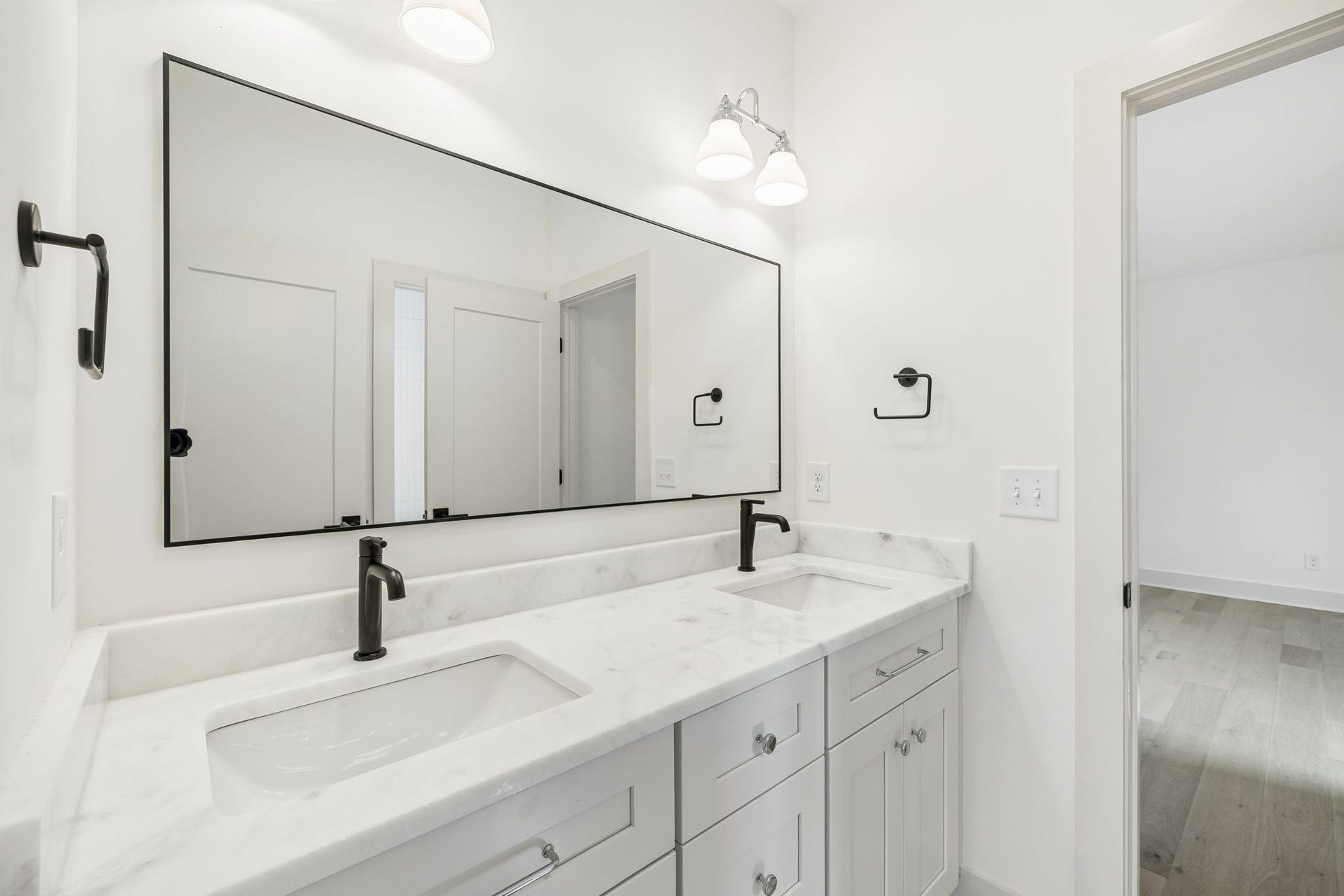 1007B Fairwin Ave, Nashville, TN 37216 1007B Fairwin Ave, Nashville, TN 37216