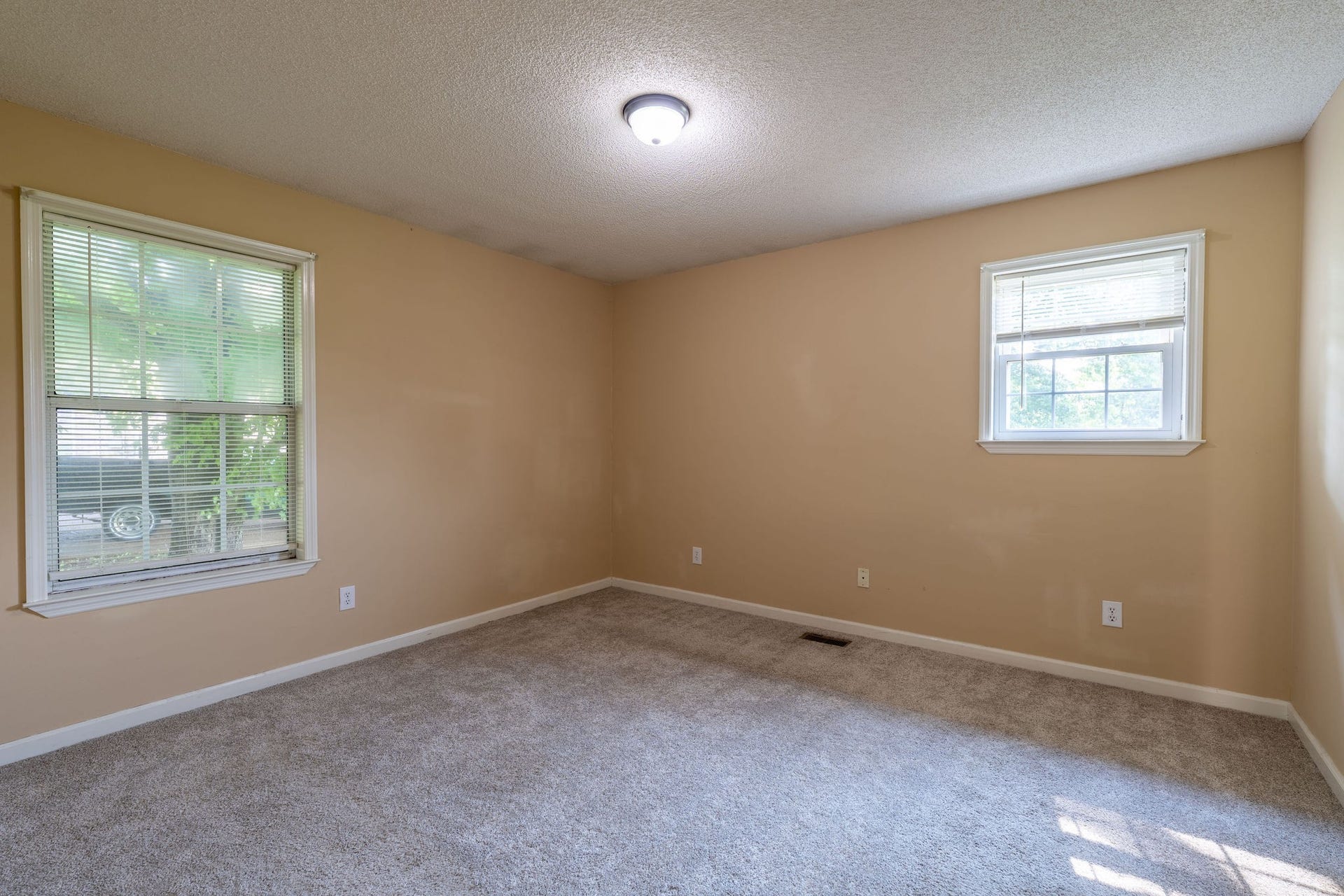 1427 Potter Dr, Columbia, TN 38401 1427 Potter Dr, Columbia, TN 38401