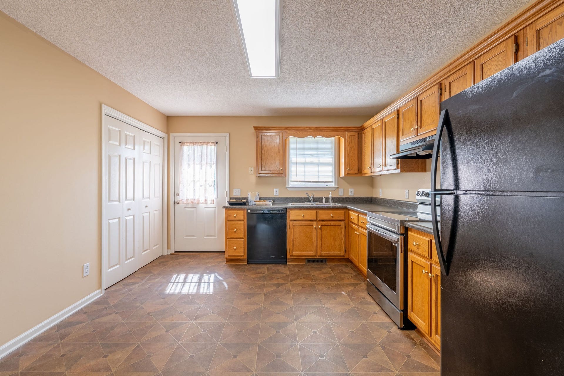 1427 Potter Dr, Columbia, TN 38401 1427 Potter Dr, Columbia, TN 38401