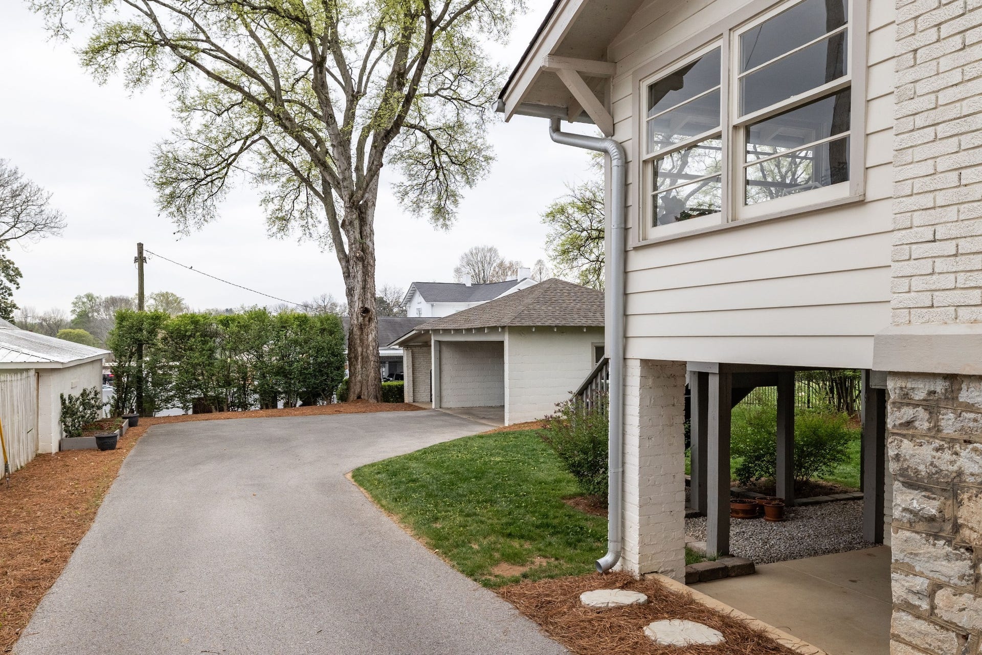 313 W 6th St, Columbia, TN 38401 313 W 6th St, Columbia, TN 38401