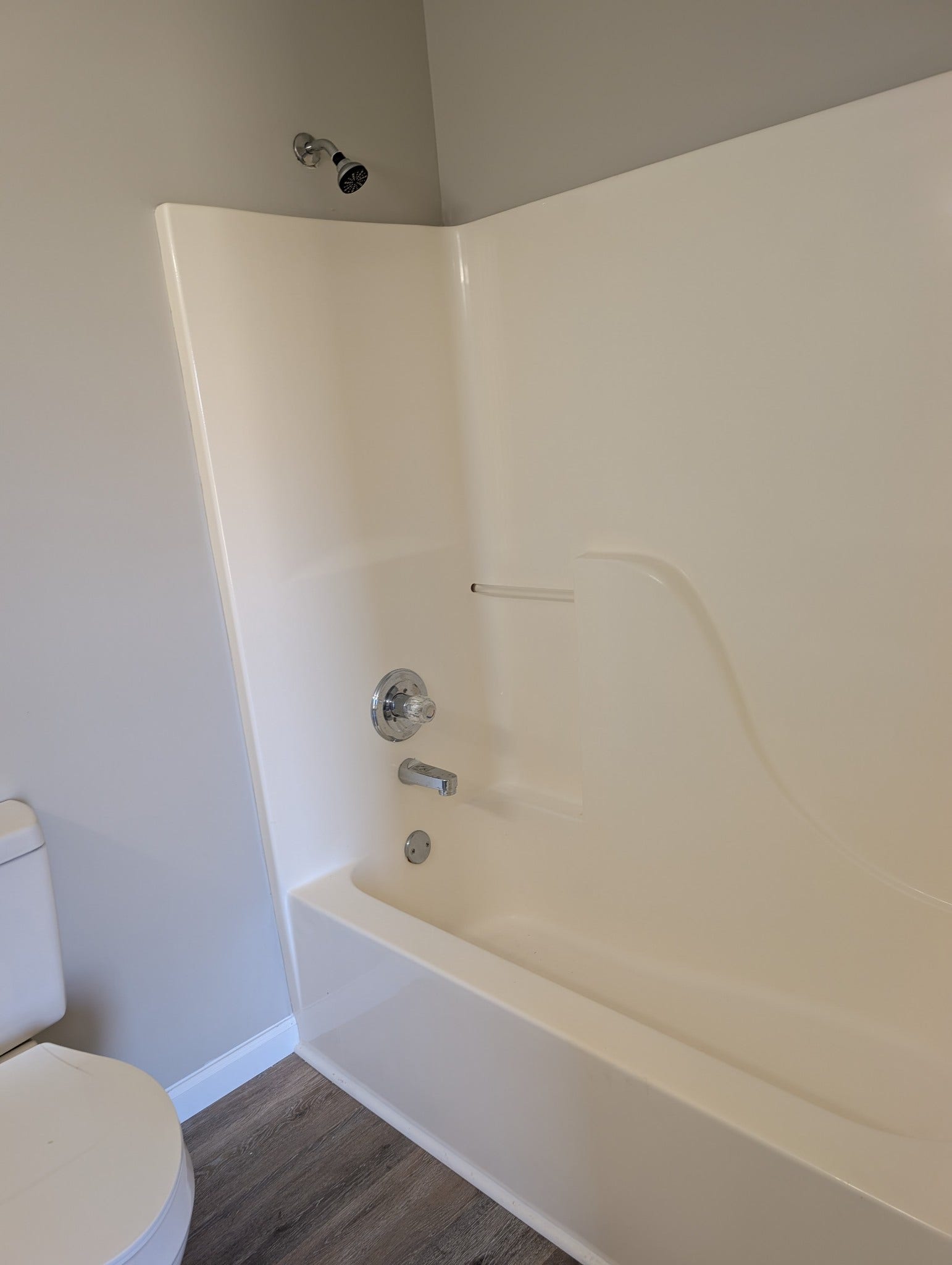 2530 Midland Rd, Shelbyville, TN 37160 Master Bath 2