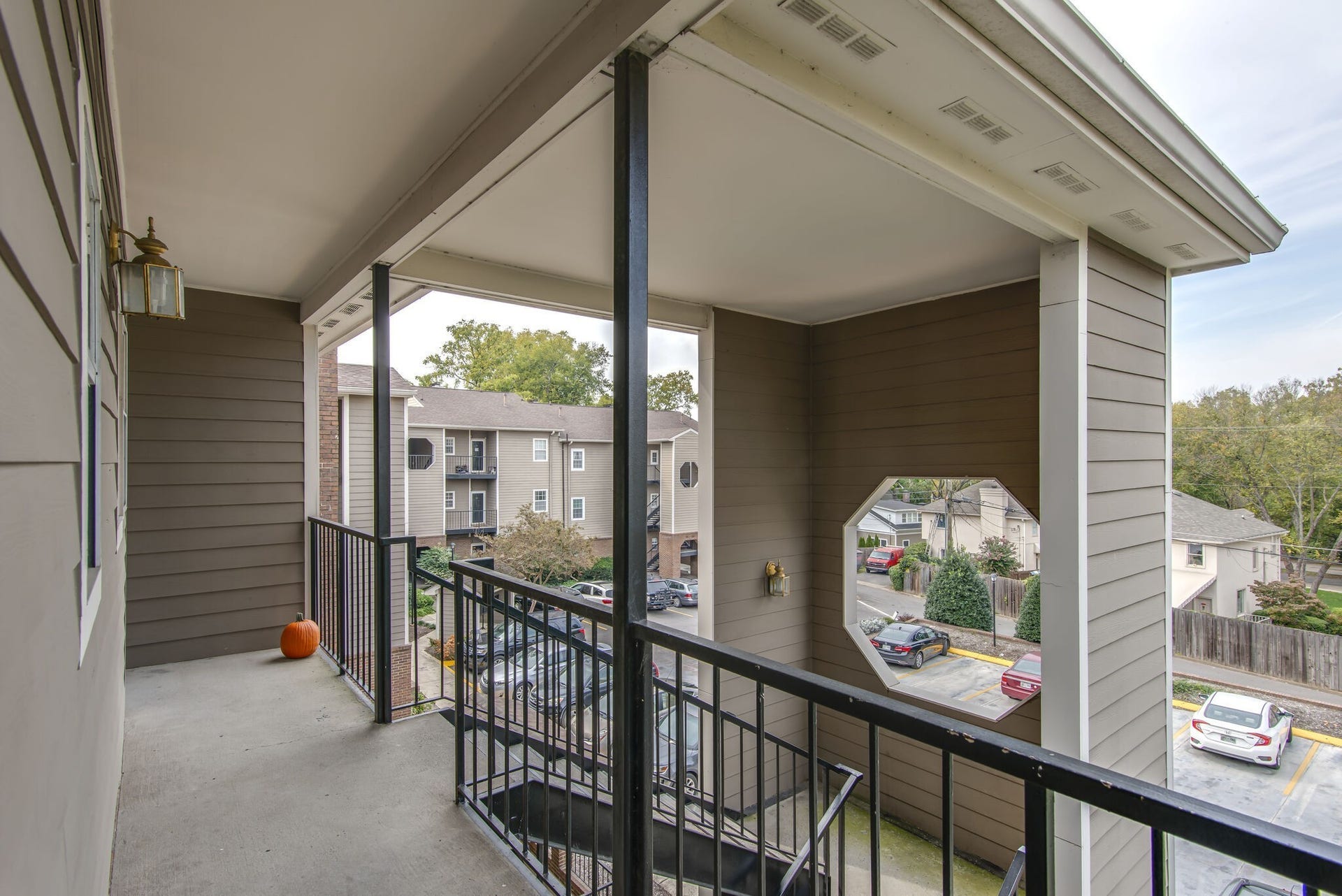 129 West End Place, Nashville, TN 37205 129 West End Place, Nashville, TN 37205