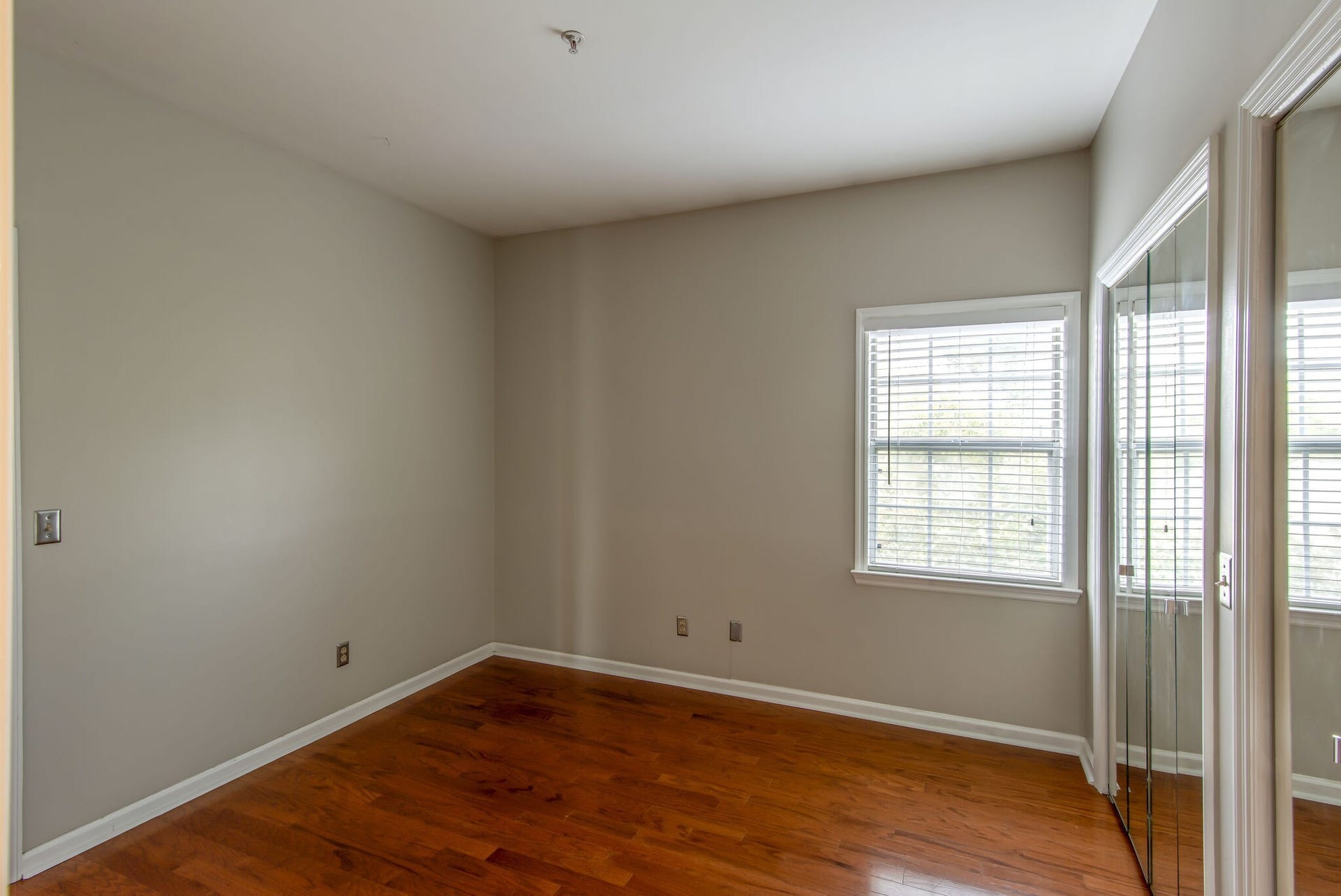 129 West End Place, Nashville, TN 37205 129 West End Place, Nashville, TN 37205
