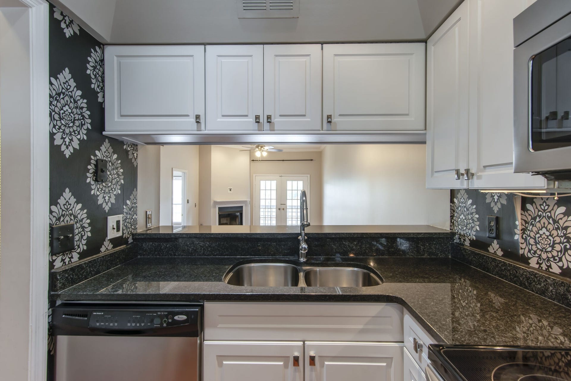 129 West End Place, Nashville, TN 37205 129 West End Place, Nashville, TN 37205