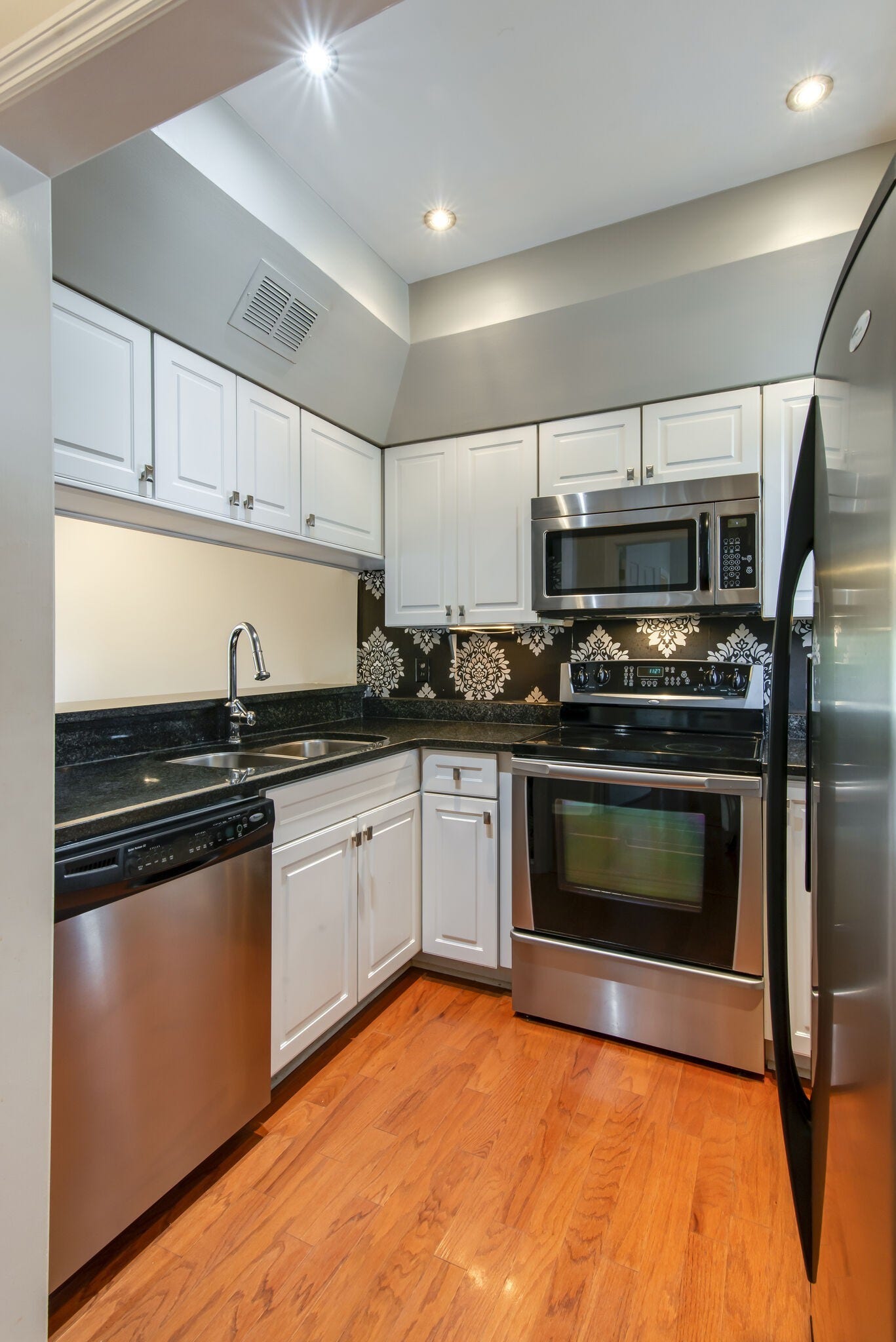 129 West End Place, Nashville, TN 37205 129 West End Place, Nashville, TN 37205
