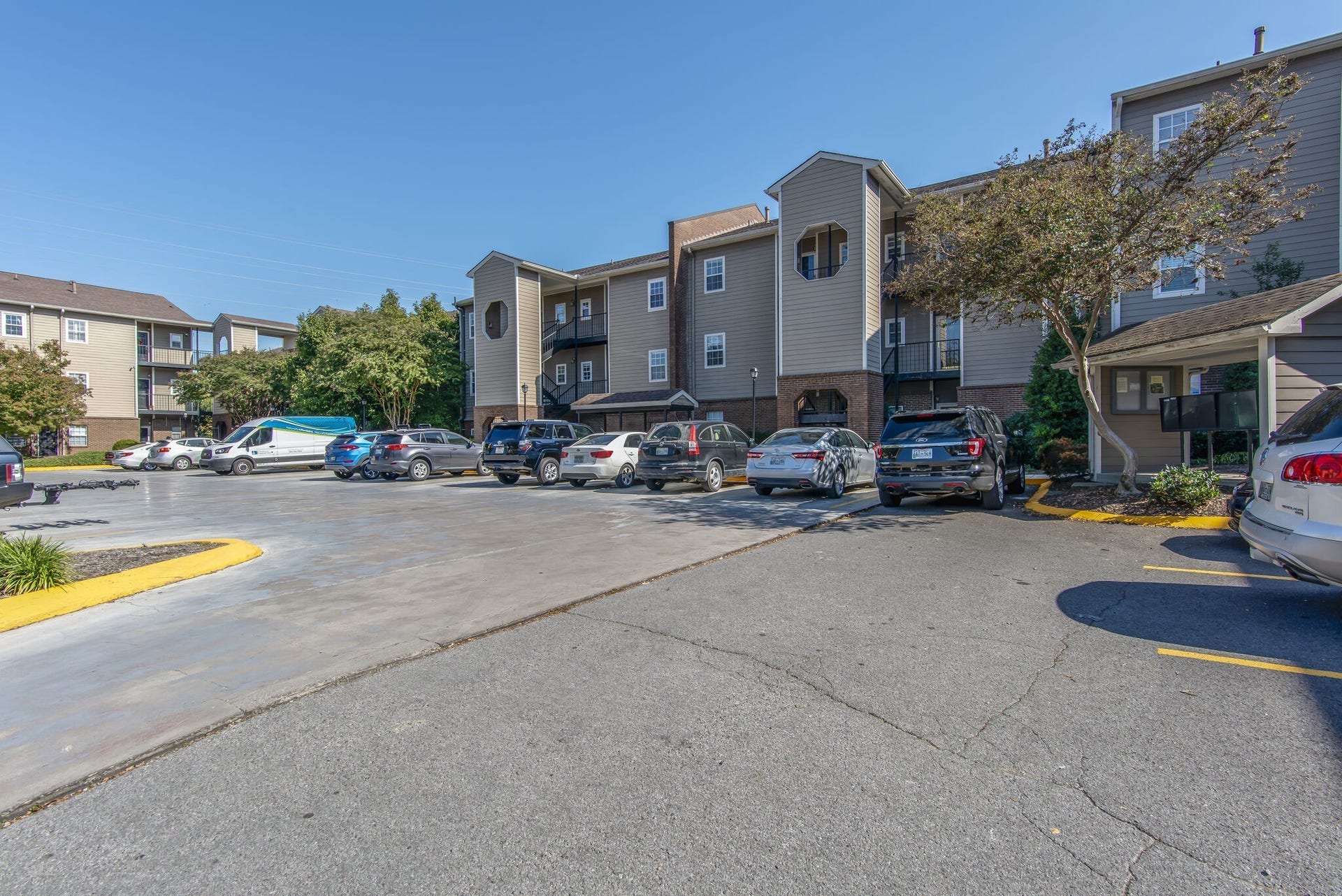 129 West End Place, Nashville, TN 37205 129 West End Place, Nashville, TN 37205