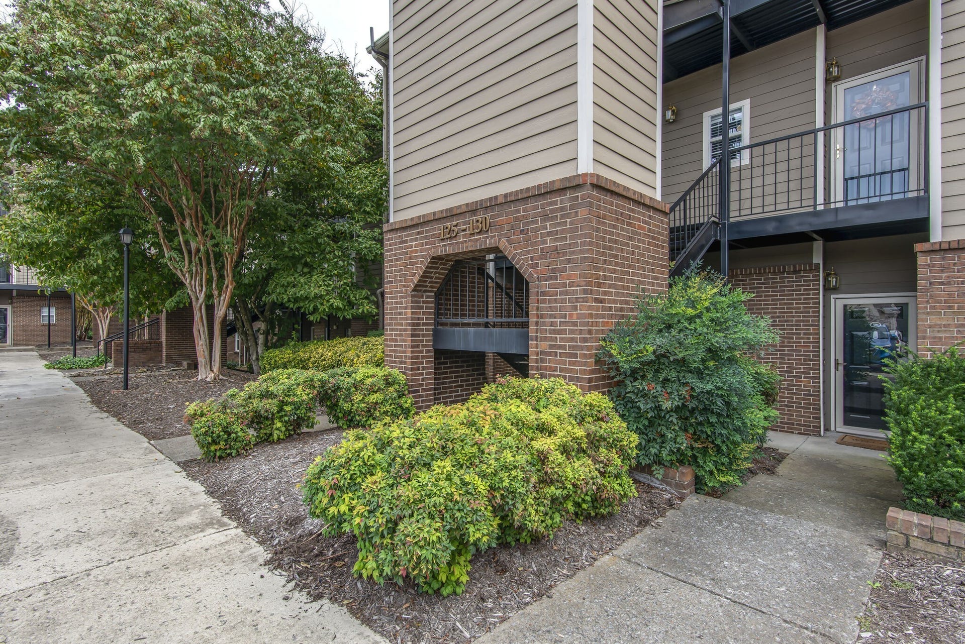 129 West End Place, Nashville, TN 37205 129 West End Place, Nashville, TN 37205