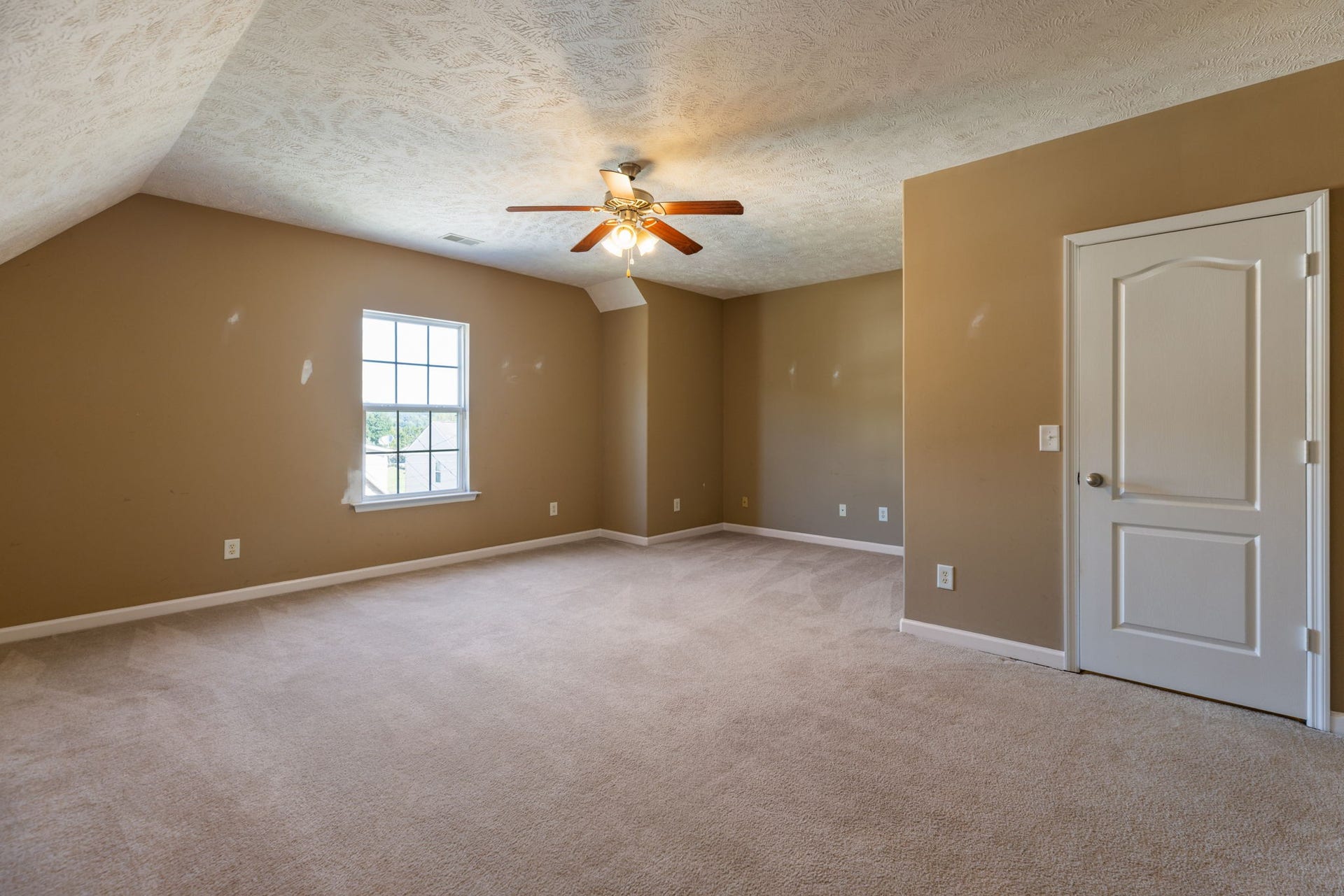 1409 Goodnight Ct, Nashville, TN 37207 Bonus room