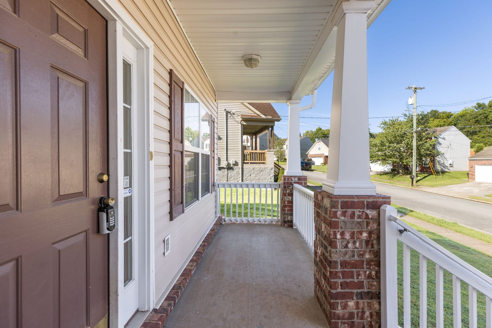 1409 Goodnight Ct, Nashville, TN 37207 Perfect porch for rocking chairs and plants!