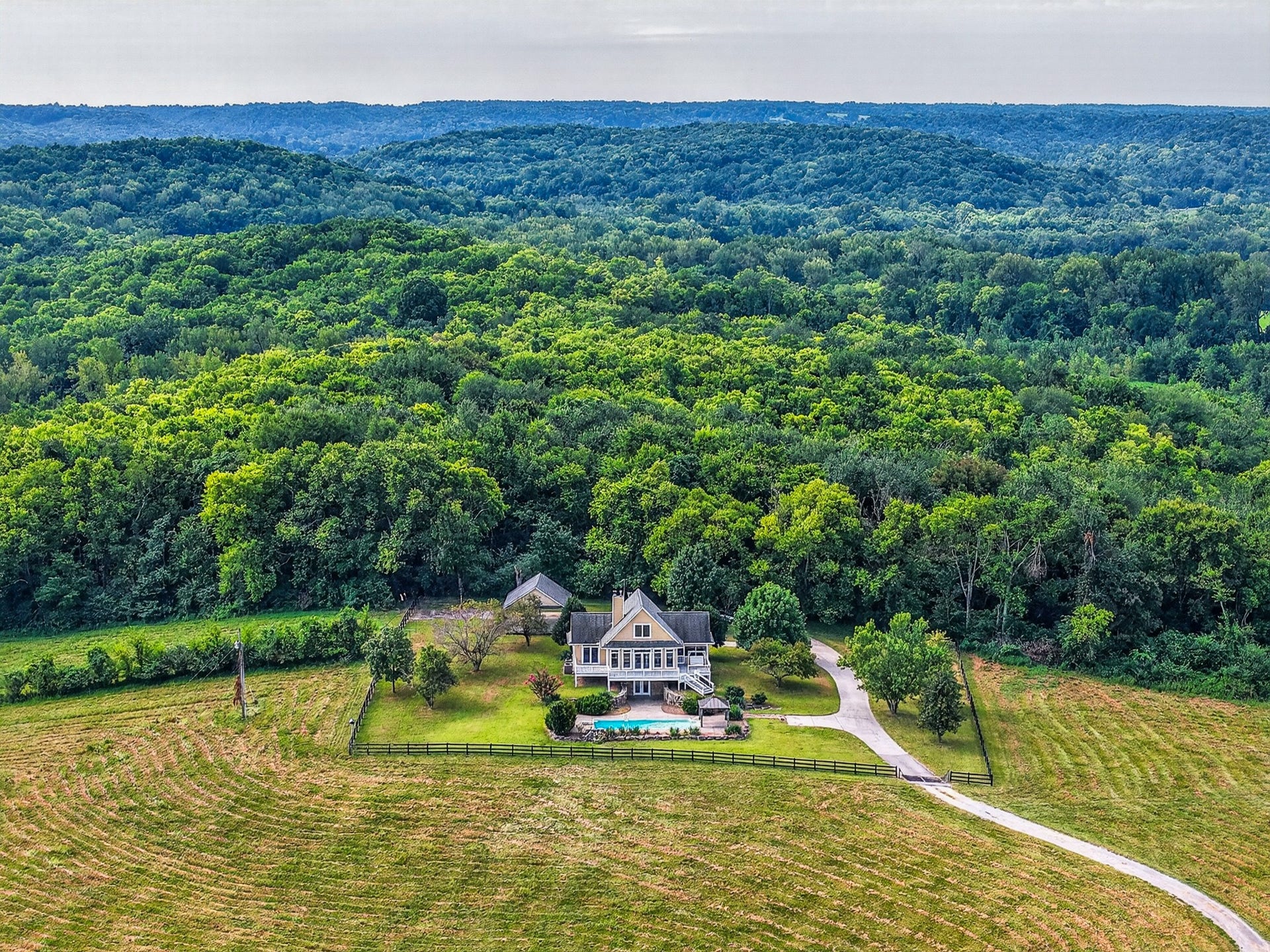 580 Southport Rd, Mount Pleasant, TN 38474 580 Southport Rd, Mount Pleasant, TN 38474