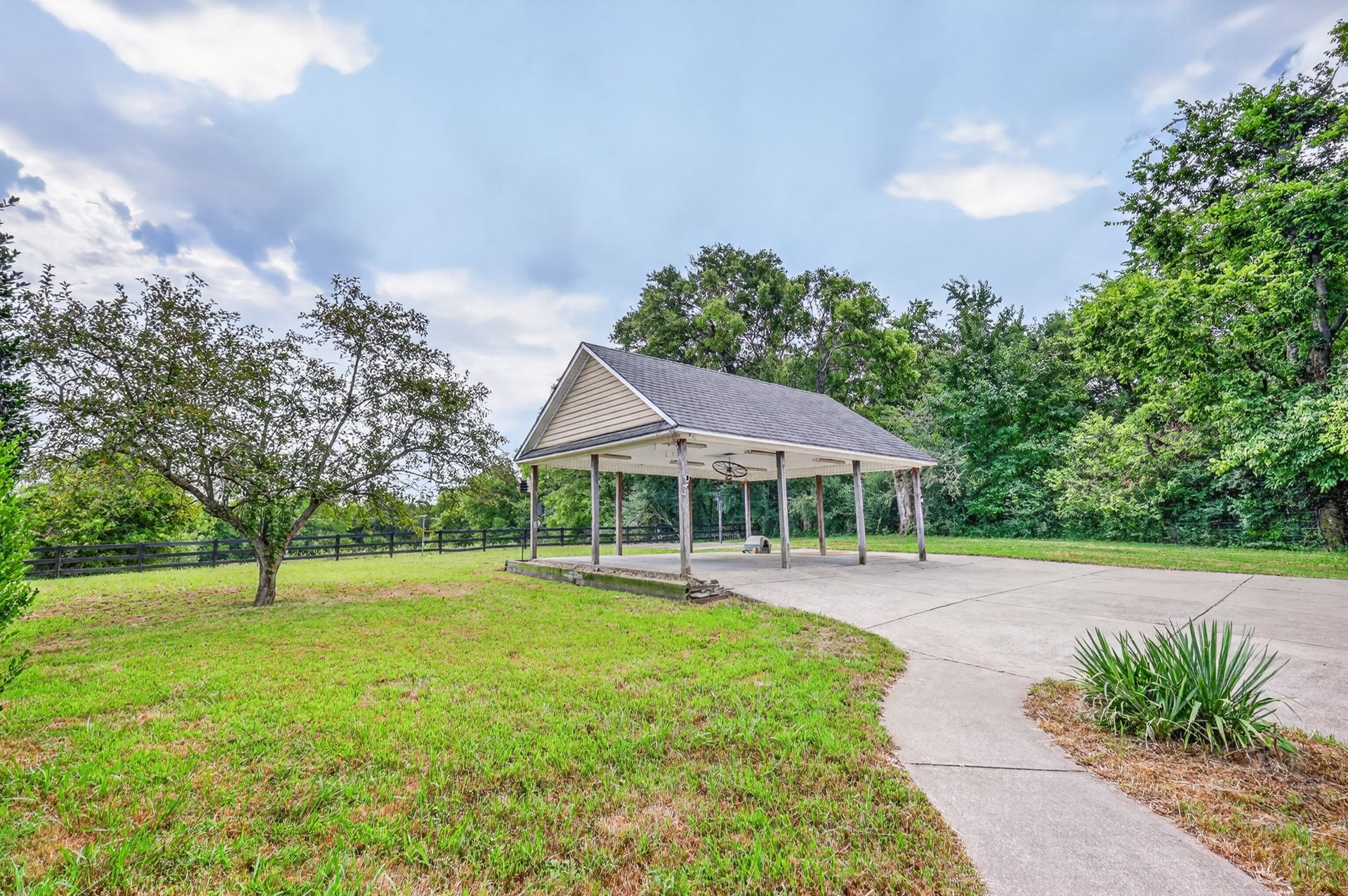 580 Southport Rd, Mount Pleasant, TN 38474 580 Southport Rd, Mount Pleasant, TN 38474