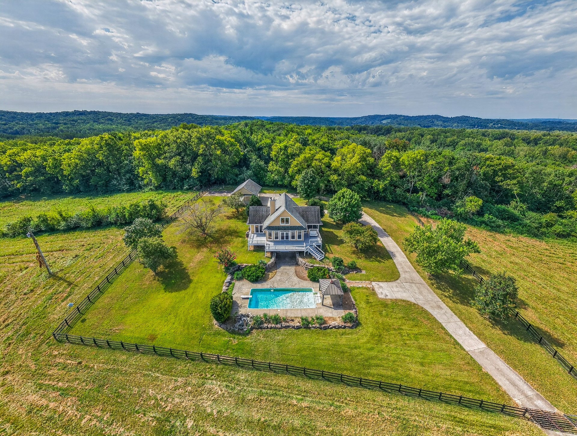 580 Southport Rd, Mount Pleasant, TN 38474 580 Southport Rd, Mount Pleasant, TN 38474