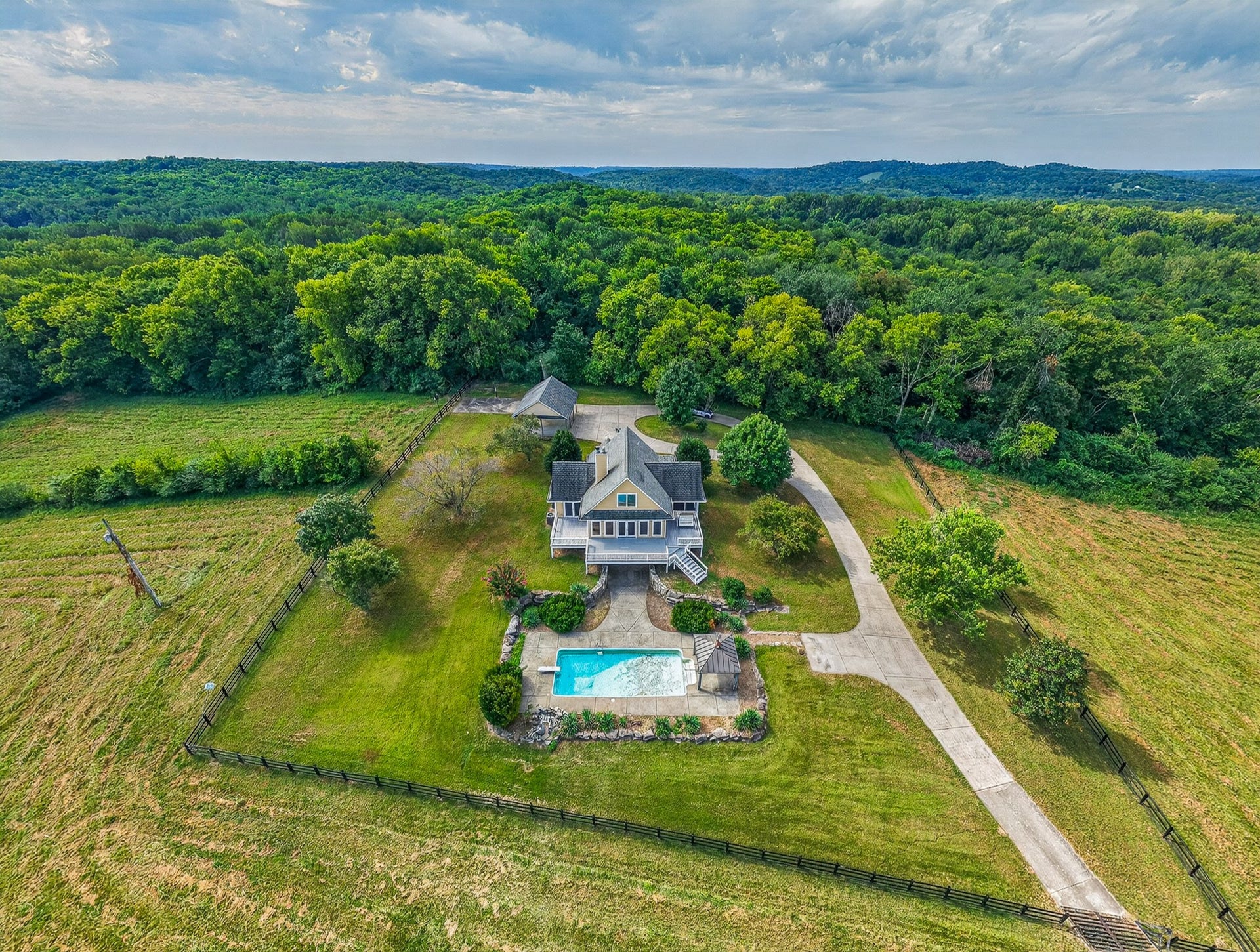 580 Southport Rd, Mount Pleasant, TN 38474 580 Southport Rd, Mount Pleasant, TN 38474