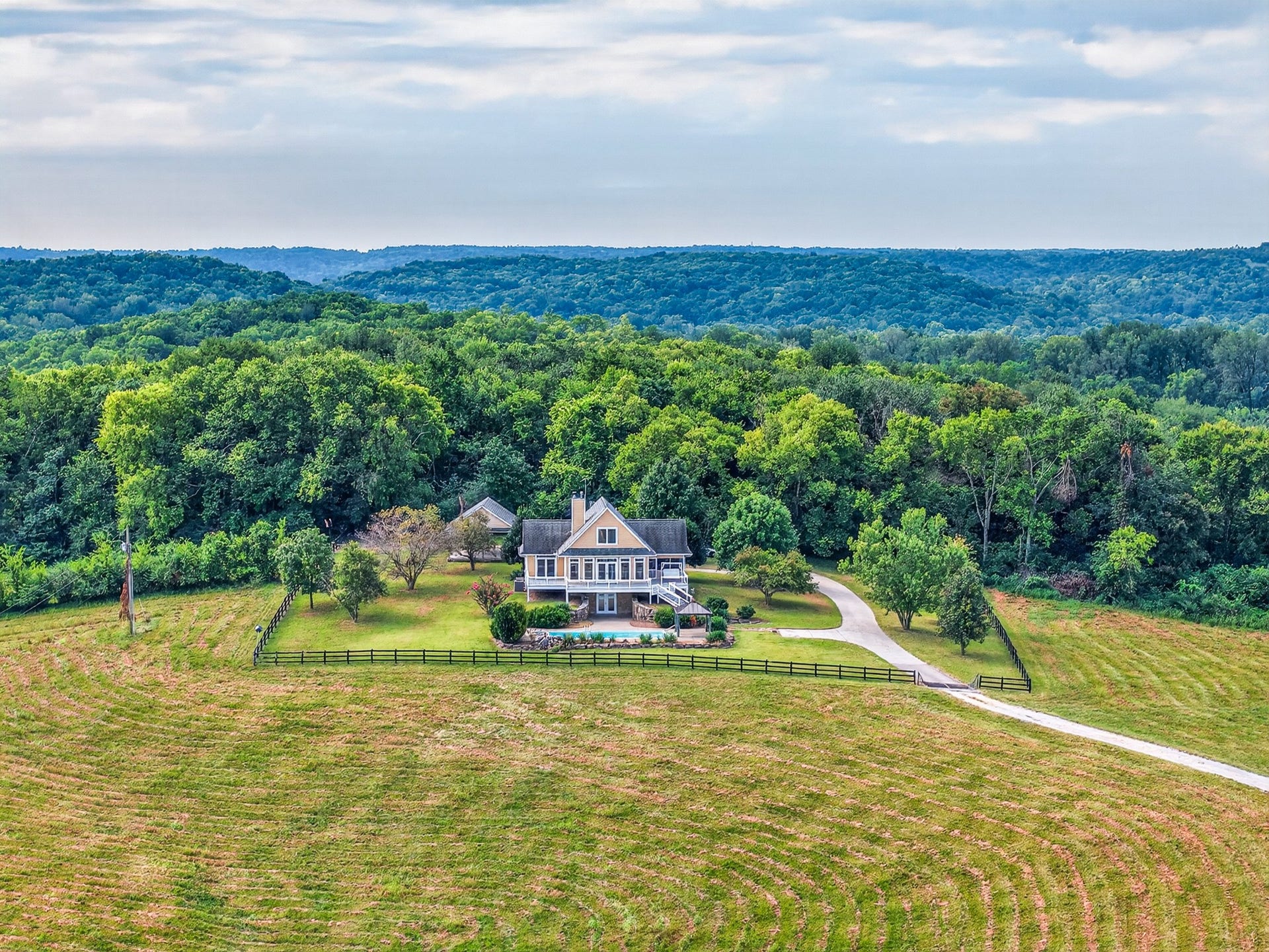 580 Southport Rd, Mount Pleasant, TN 38474 580 Southport Rd, Mount Pleasant, TN 38474