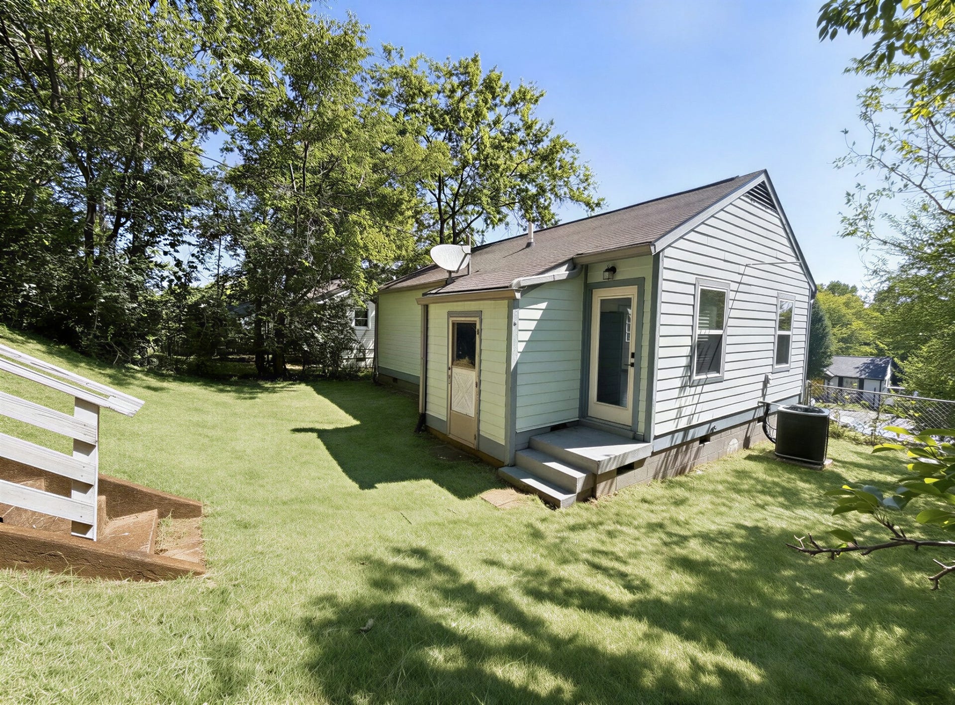 912 S 14th St, Nashville, TN 37206 912 S 14th St, Nashville, TN 37206