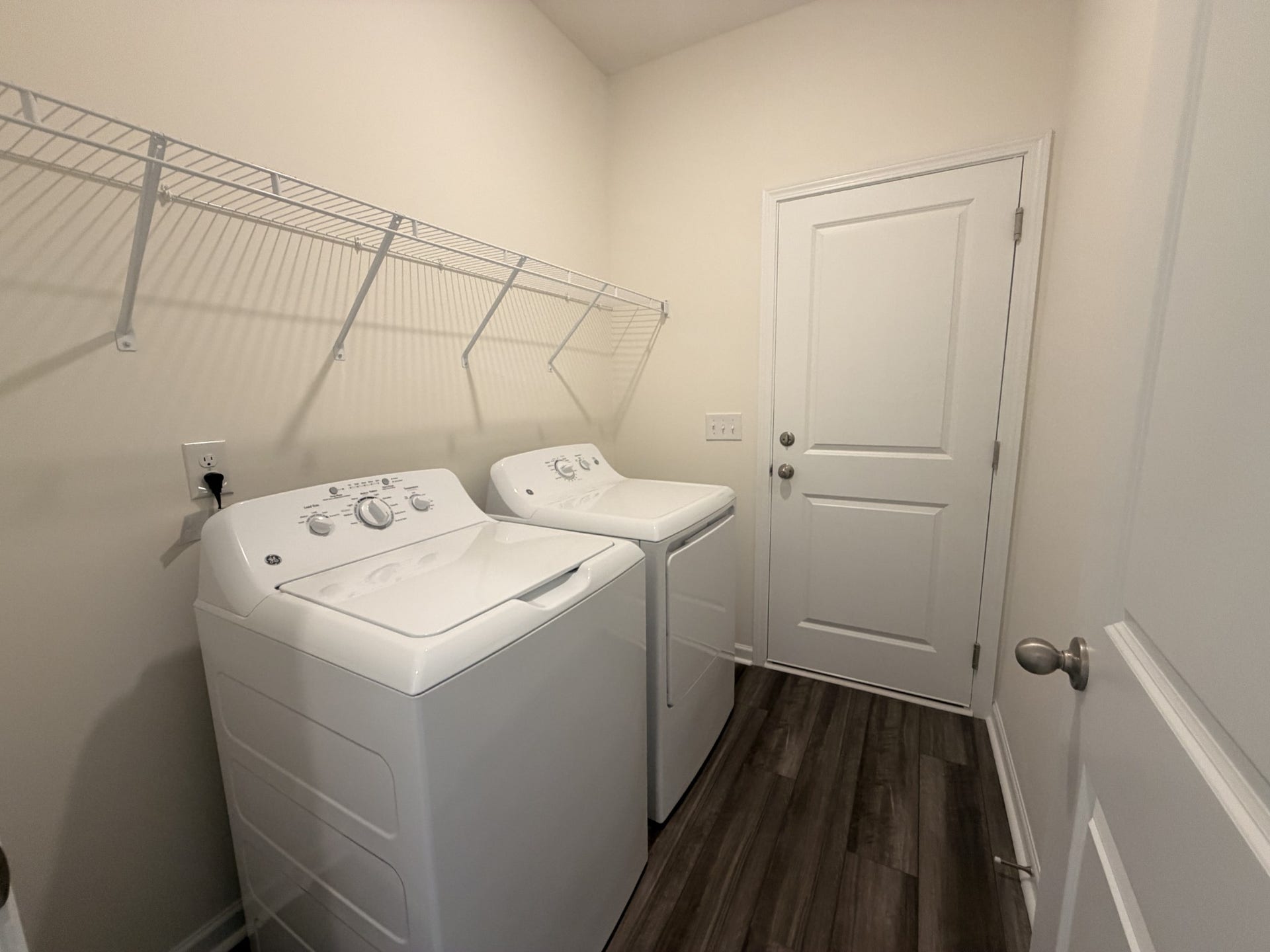3528 Fellowship Rd, Columbia, TN 38401 Laundry room