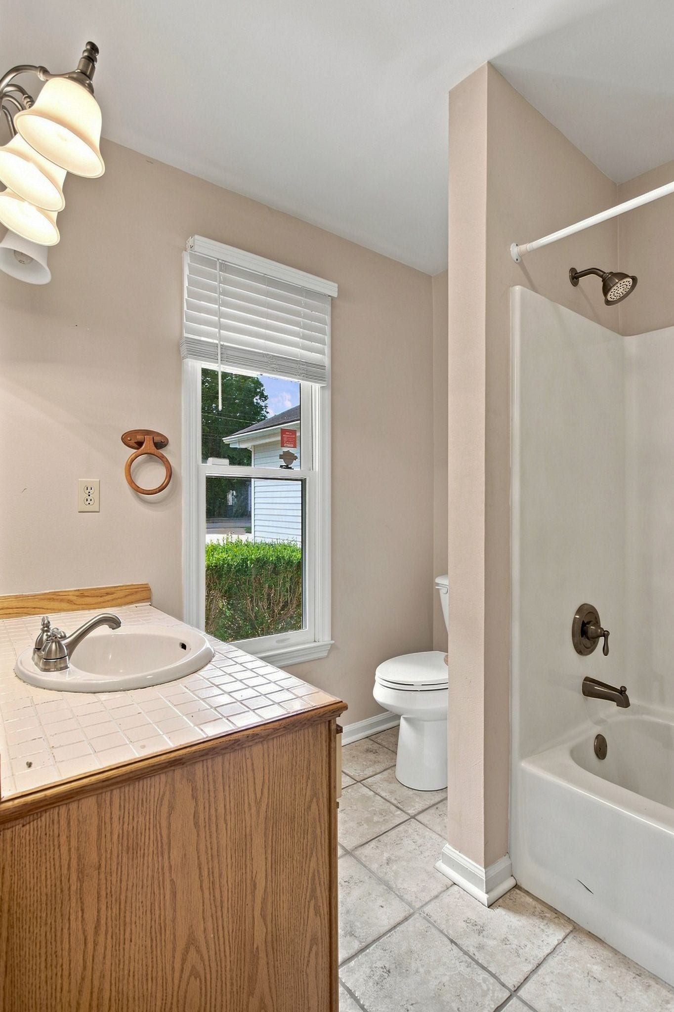 1904 Gettysburg Lane, Columbia, TN 38401 1904 Gettysburg Lane, Columbia, TN 38401