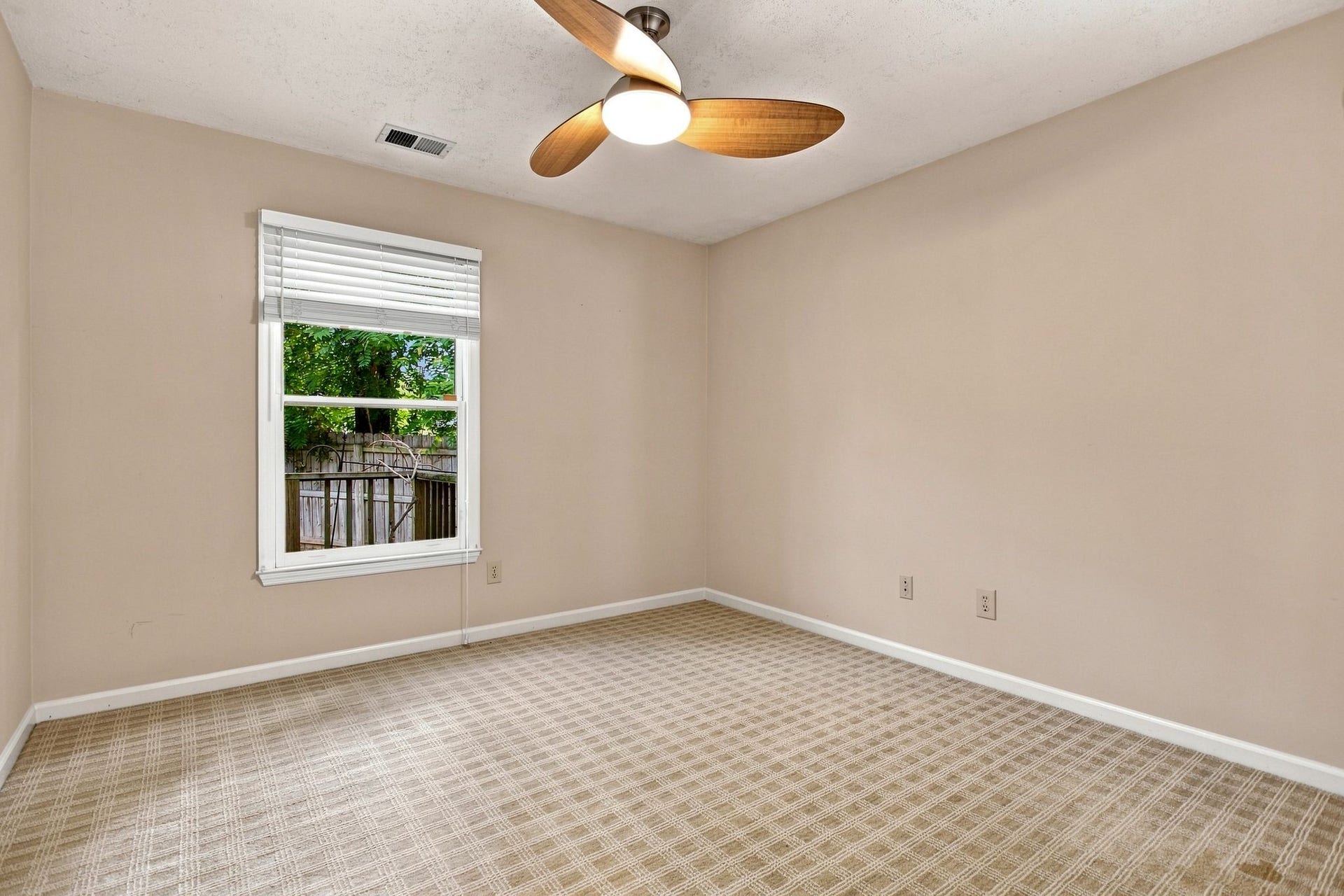 1904 Gettysburg Lane, Columbia, TN 38401 1904 Gettysburg Lane, Columbia, TN 38401