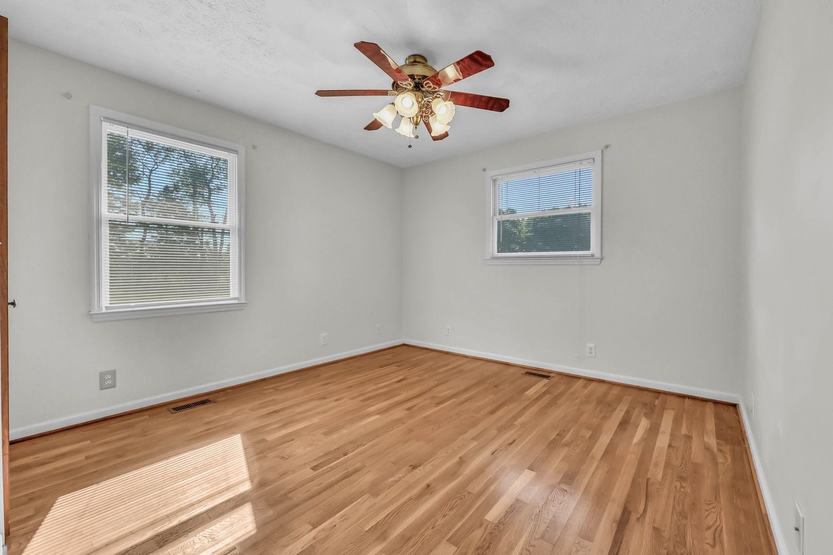 504 Wren Dr, Clarksville, TN 37040 504 Wren Dr, Clarksville, TN 37040