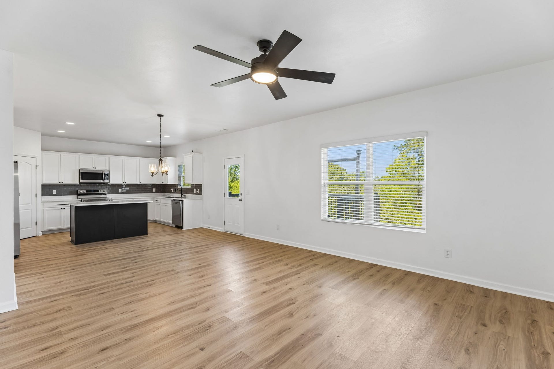 2247 Bee Hive Dr, Columbia, TN 38401 2247 Bee Hive Dr, Columbia, TN 38401