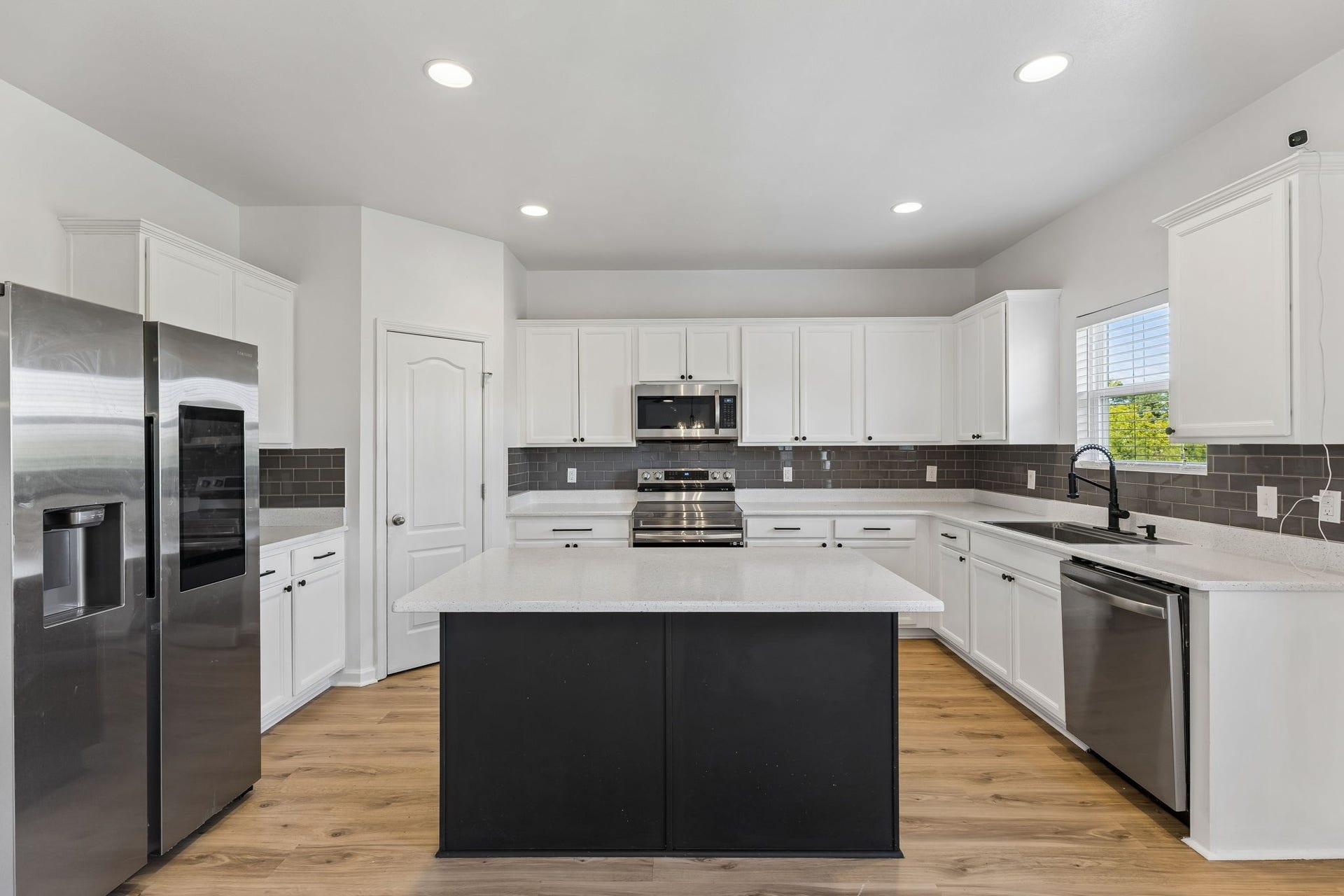 2247 Bee Hive Dr, Columbia, TN 38401 2247 Bee Hive Dr, Columbia, TN 38401