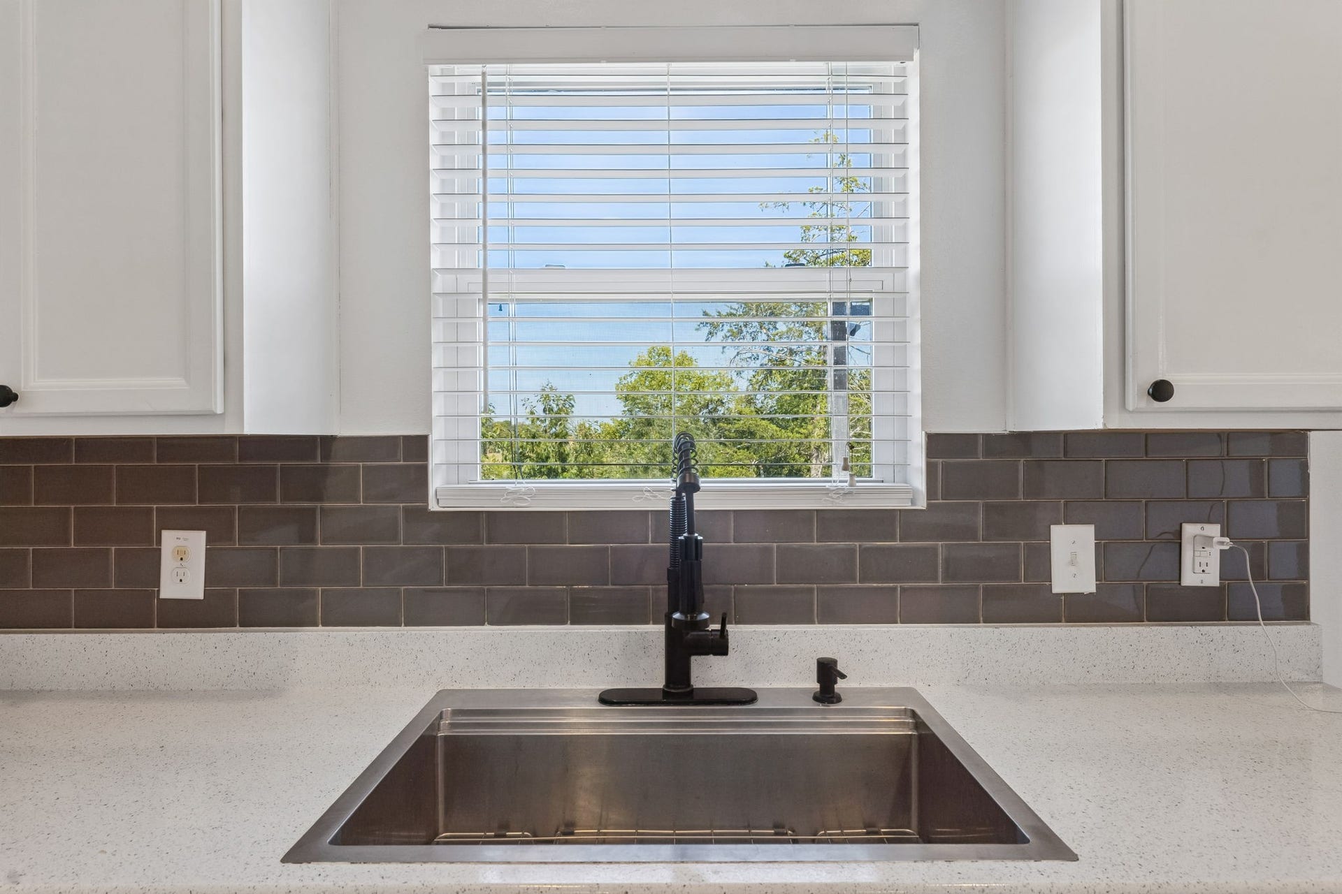 2247 Bee Hive Dr, Columbia, TN 38401 2247 Bee Hive Dr, Columbia, TN 38401