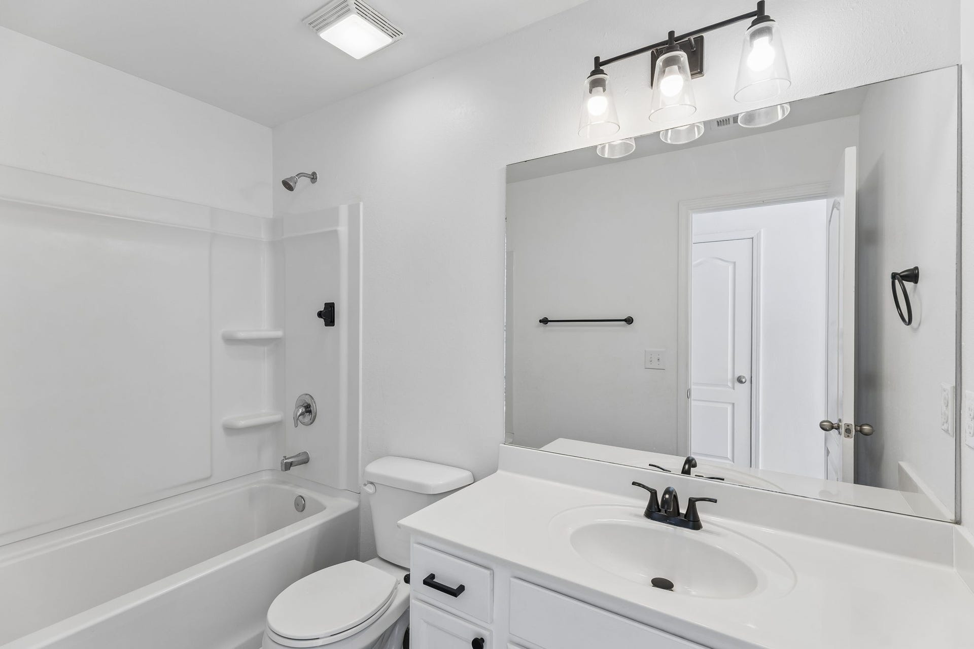 2247 Bee Hive Dr, Columbia, TN 38401 2247 Bee Hive Dr, Columbia, TN 38401
