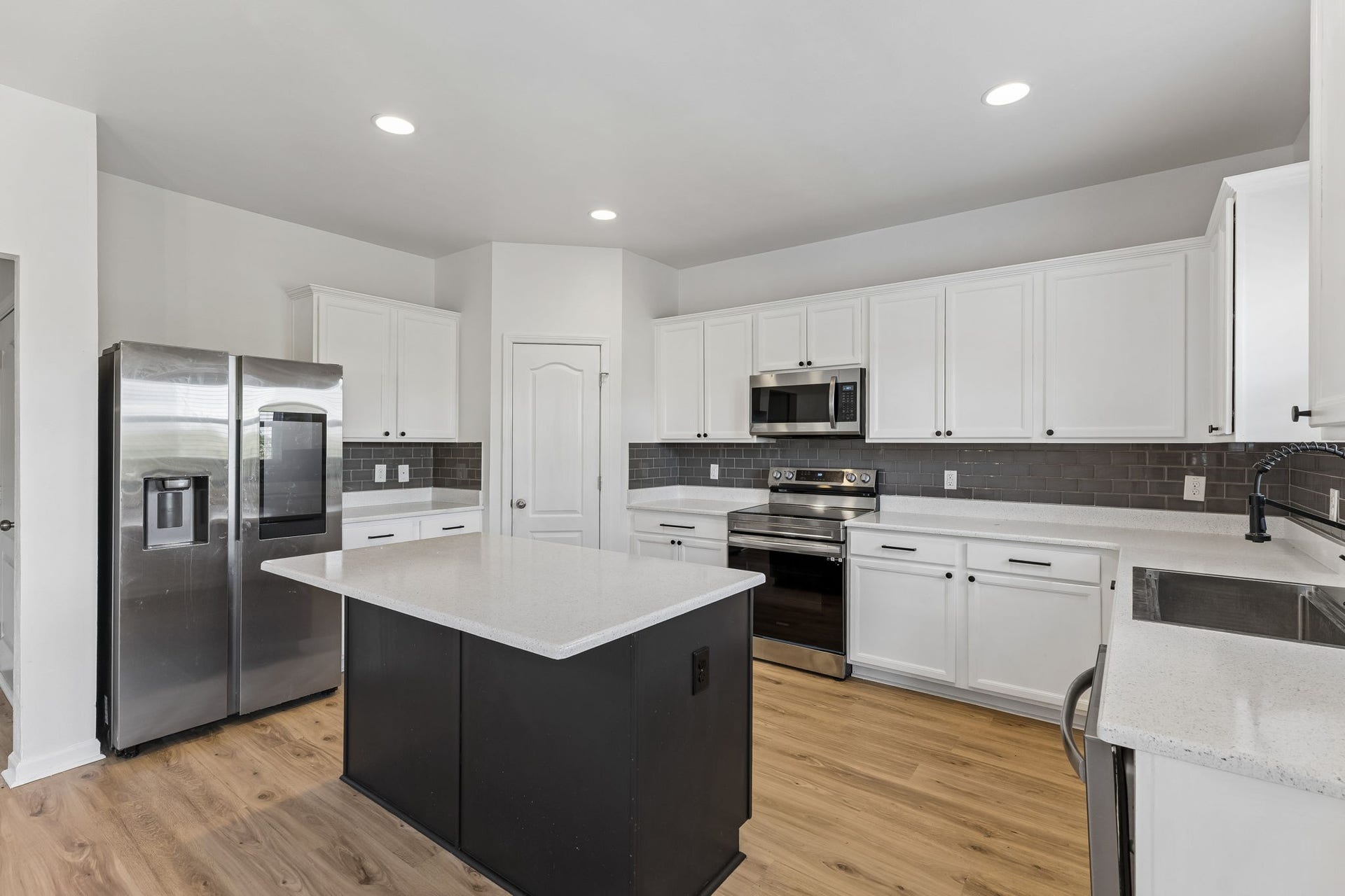 2247 Bee Hive Dr, Columbia, TN 38401 2247 Bee Hive Dr, Columbia, TN 38401