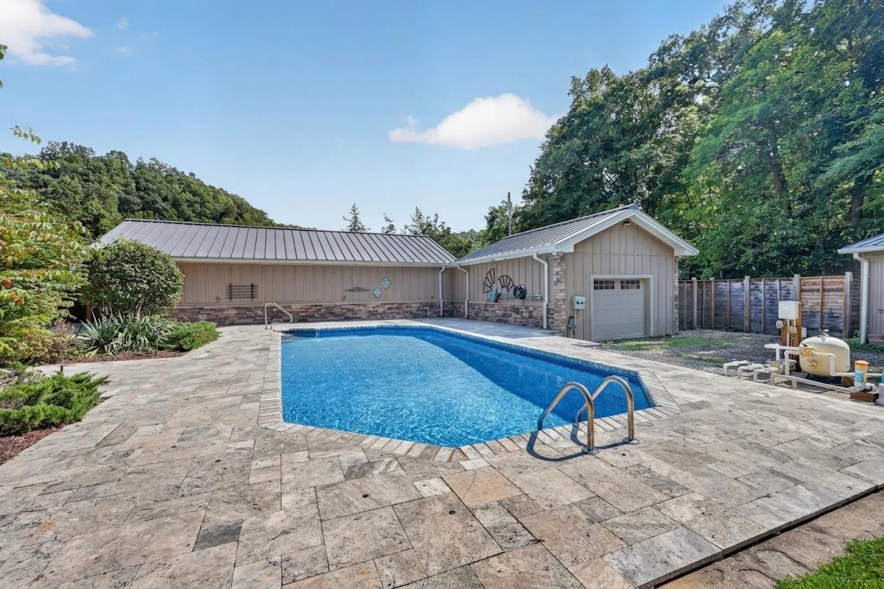 8100 Charlotte Pike, Nashville, TN 37221 8100 Charlotte Pike, Nashville, TN 37221