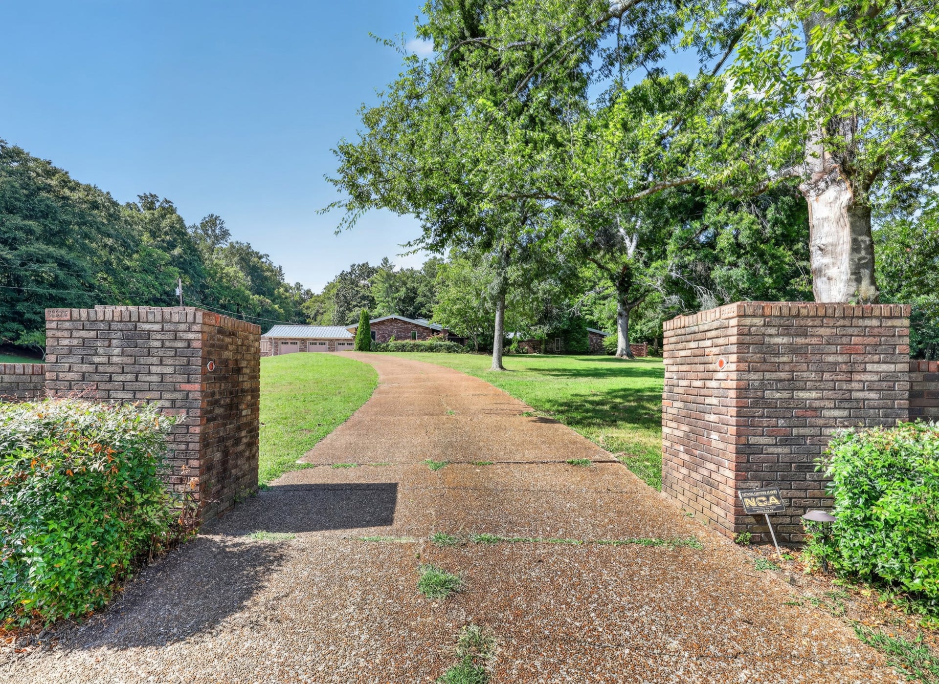8100 Charlotte Pike, Nashville, TN 37221 8100 Charlotte Pike, Nashville, TN 37221