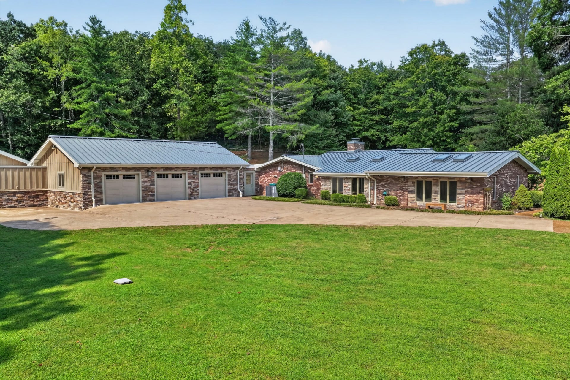 8100 Charlotte Pike, Nashville, TN 37221 Come home to this!