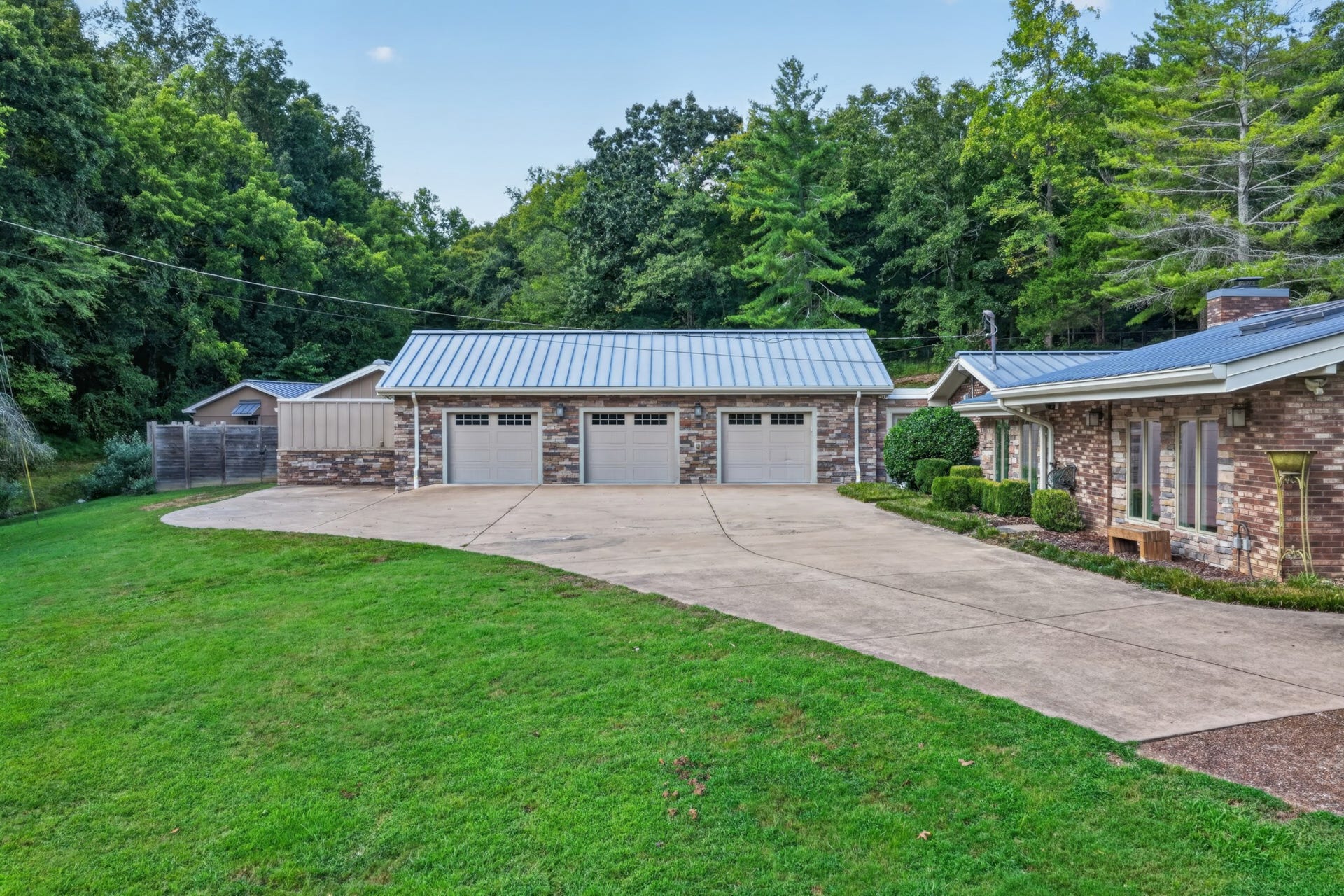 8100 Charlotte Pike, Nashville, TN 37221 8100 Charlotte Pike, Nashville, TN 37221