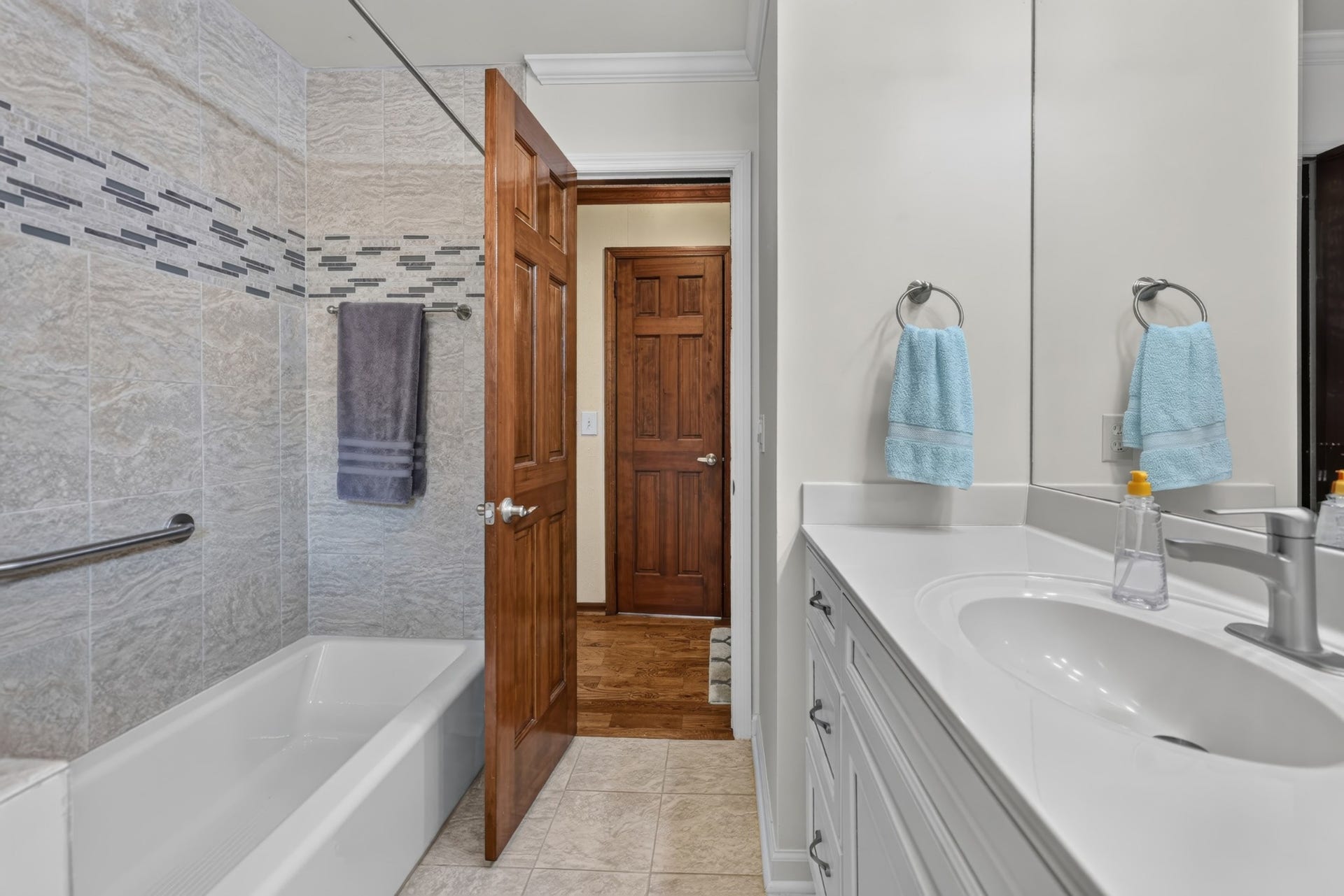 8100 Charlotte Pike, Nashville, TN 37221 8100 Charlotte Pike, Nashville, TN 37221
