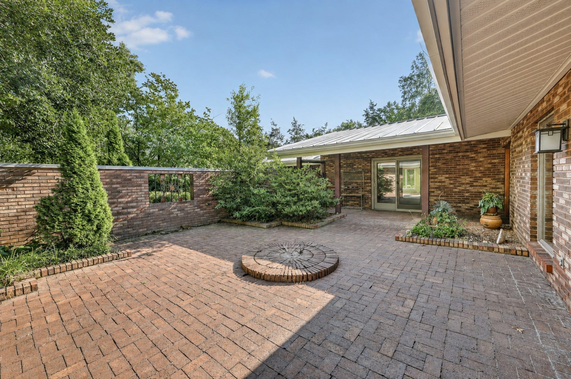 8100 Charlotte Pike, Nashville, TN 37221 8100 Charlotte Pike, Nashville, TN 37221