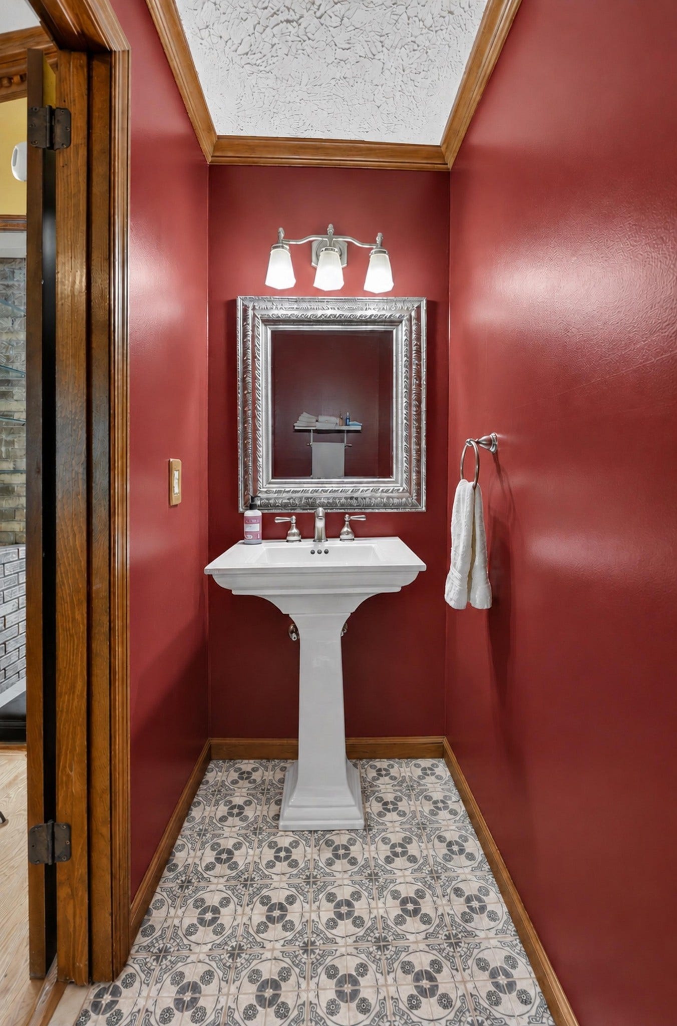 8100 Charlotte Pike, Nashville, TN 37221 8100 Charlotte Pike, Nashville, TN 37221