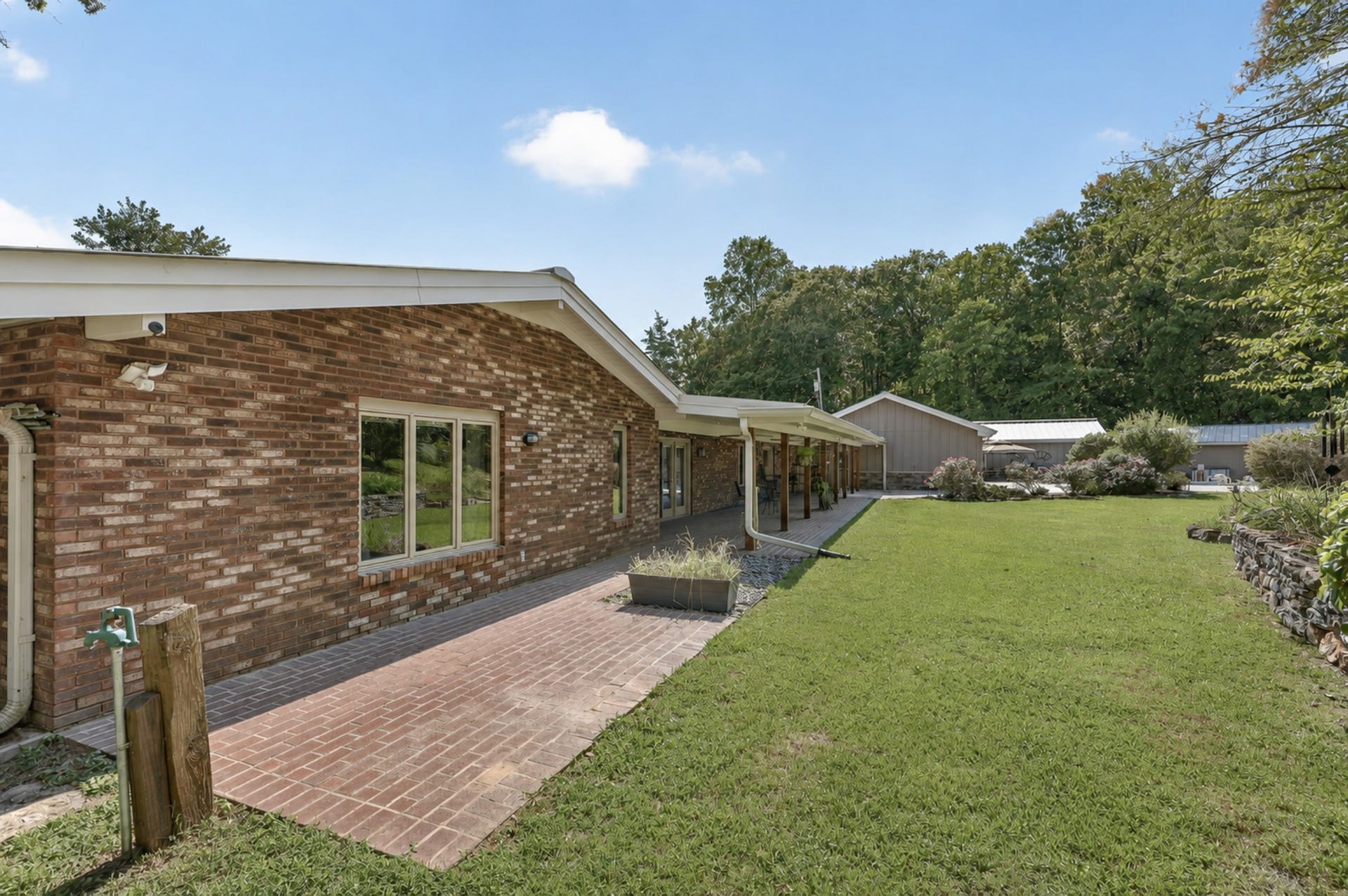 8100 Charlotte Pike, Nashville, TN 37221 8100 Charlotte Pike, Nashville, TN 37221
