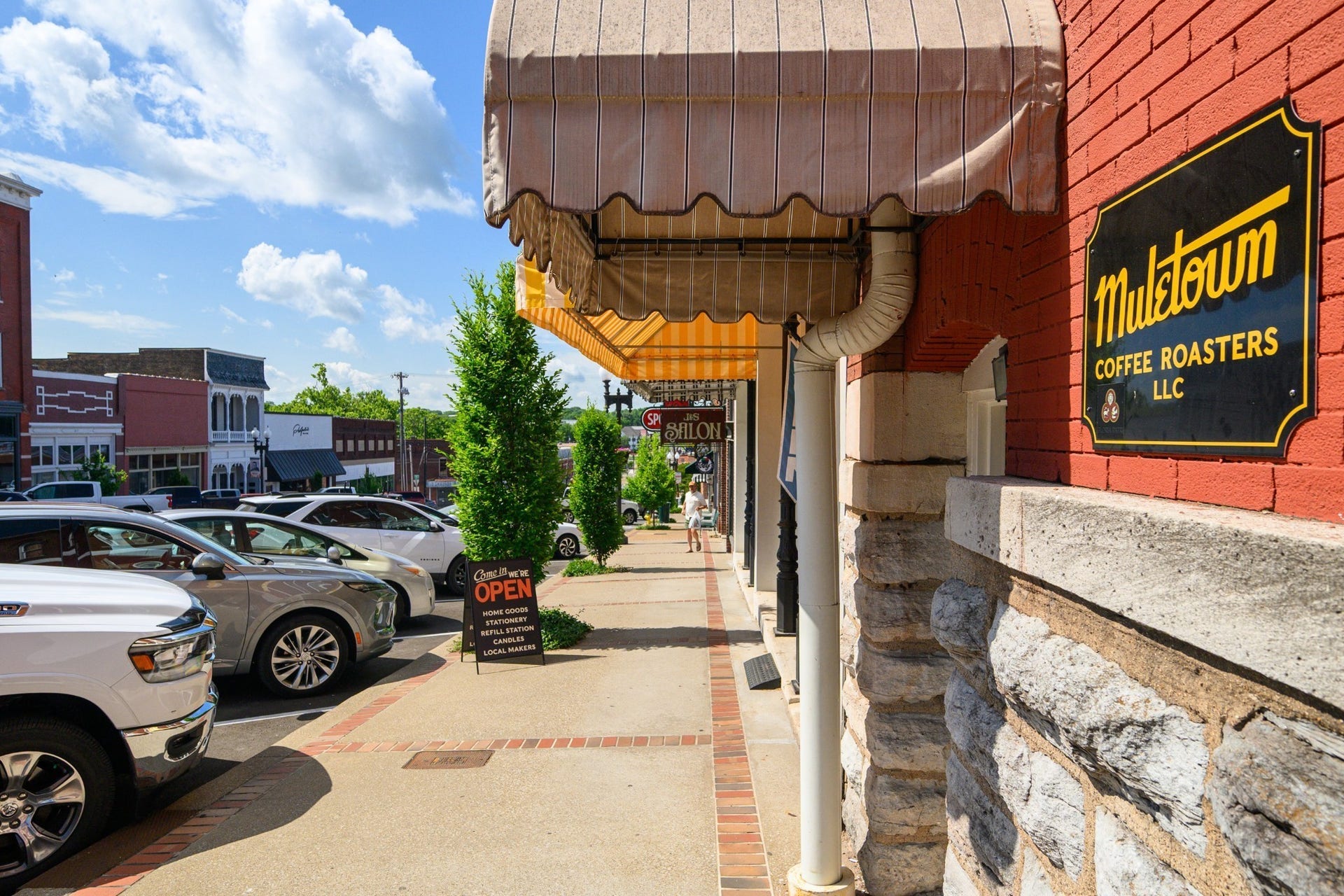 1003 Flat Swing, Columbia, TN 38401 Convenient to the Downtown Columbia Square