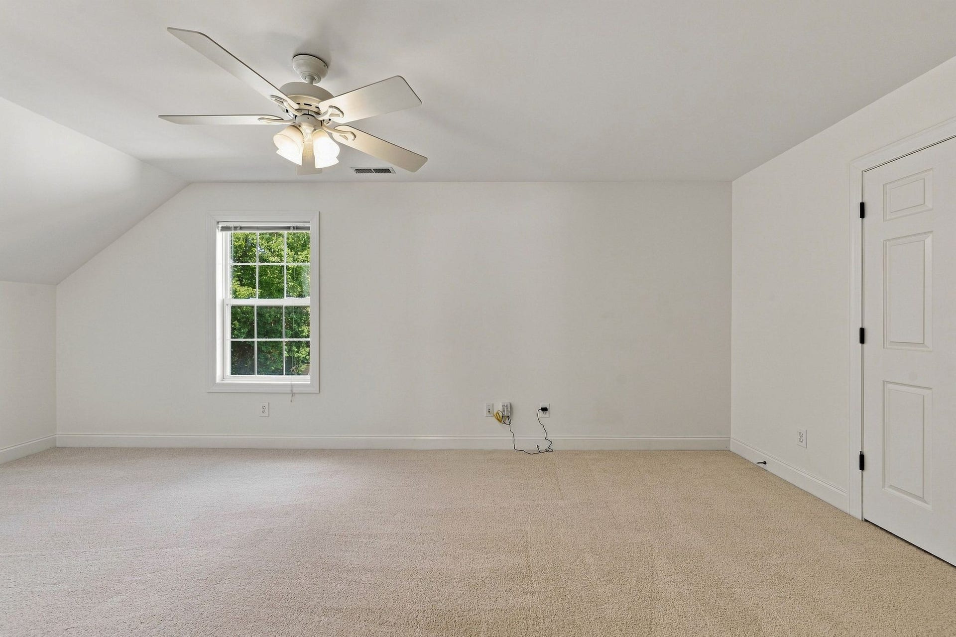 2153 Aberdeen Cir, Murfreesboro, TN 37130 I told you space wasn't an issue.