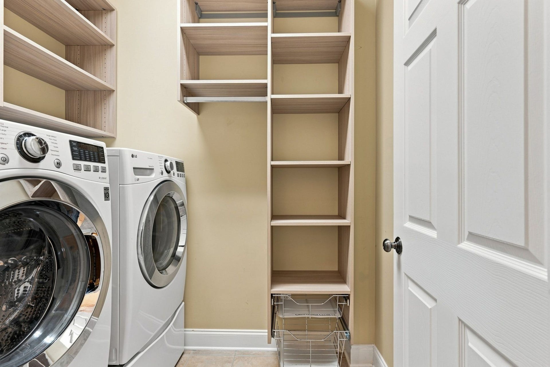 2153 Aberdeen Cir, Murfreesboro, TN 37130 So is the laundry room!