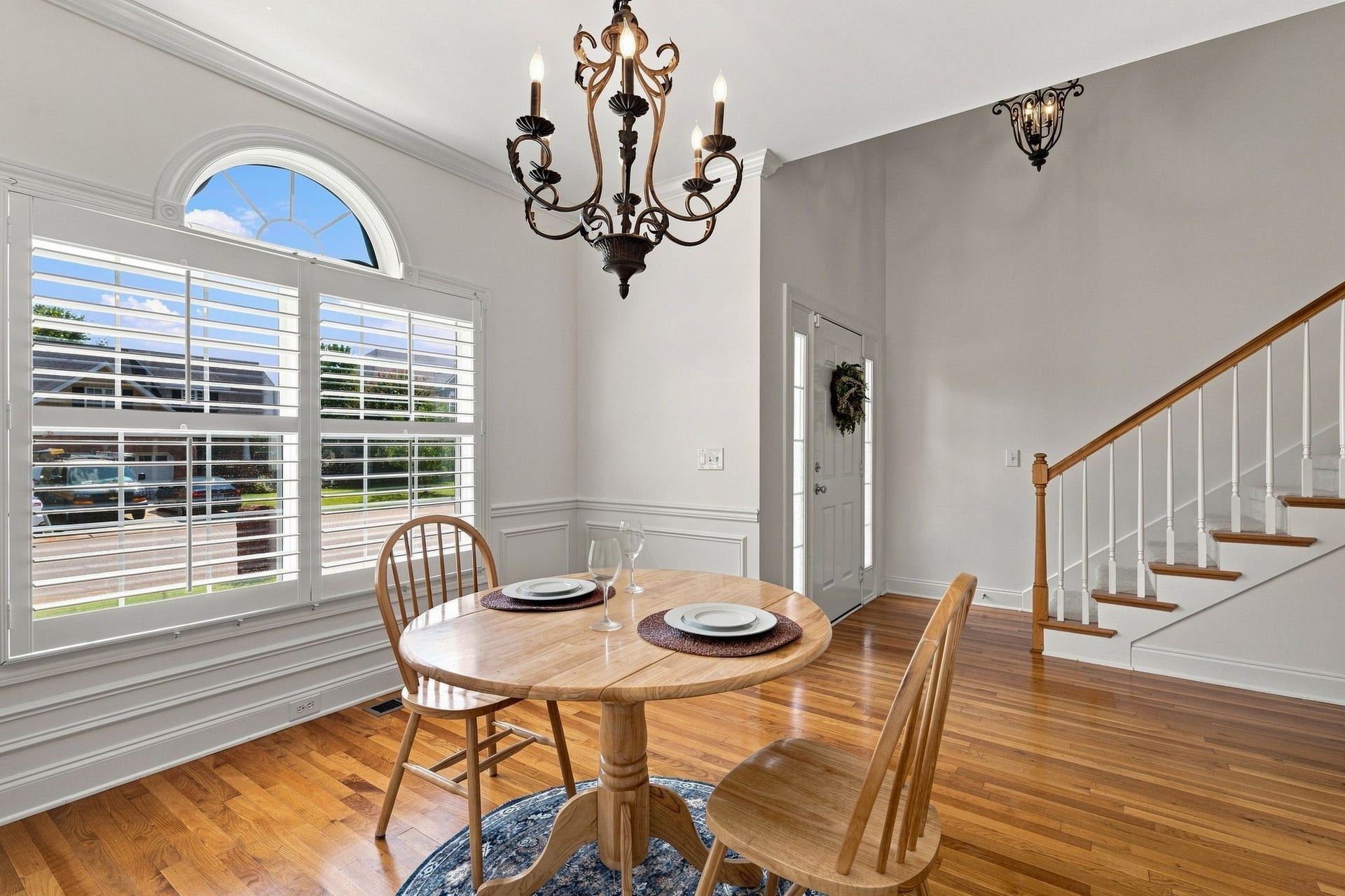 2153 Aberdeen Cir, Murfreesboro, TN 37130 Making the space feel bright and inviting.